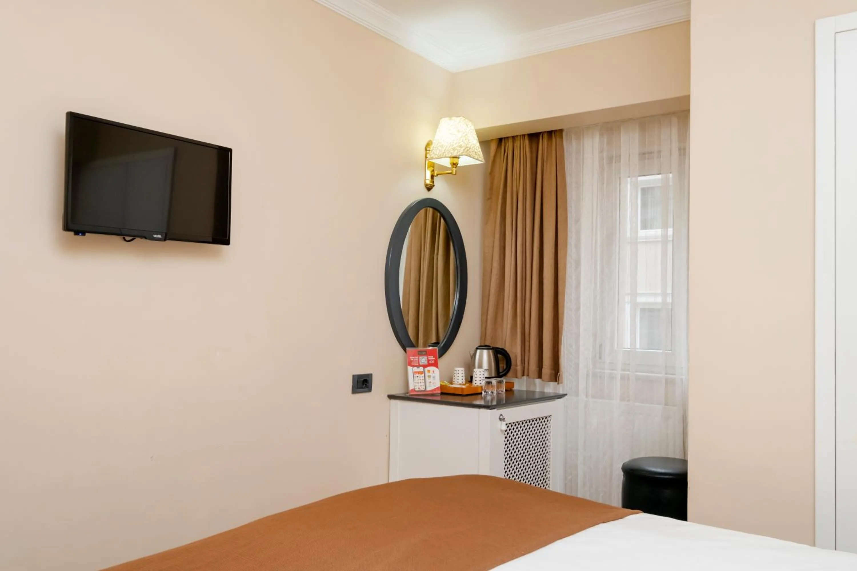 Coffee/tea facilities, Bed in Peak Star Hotel