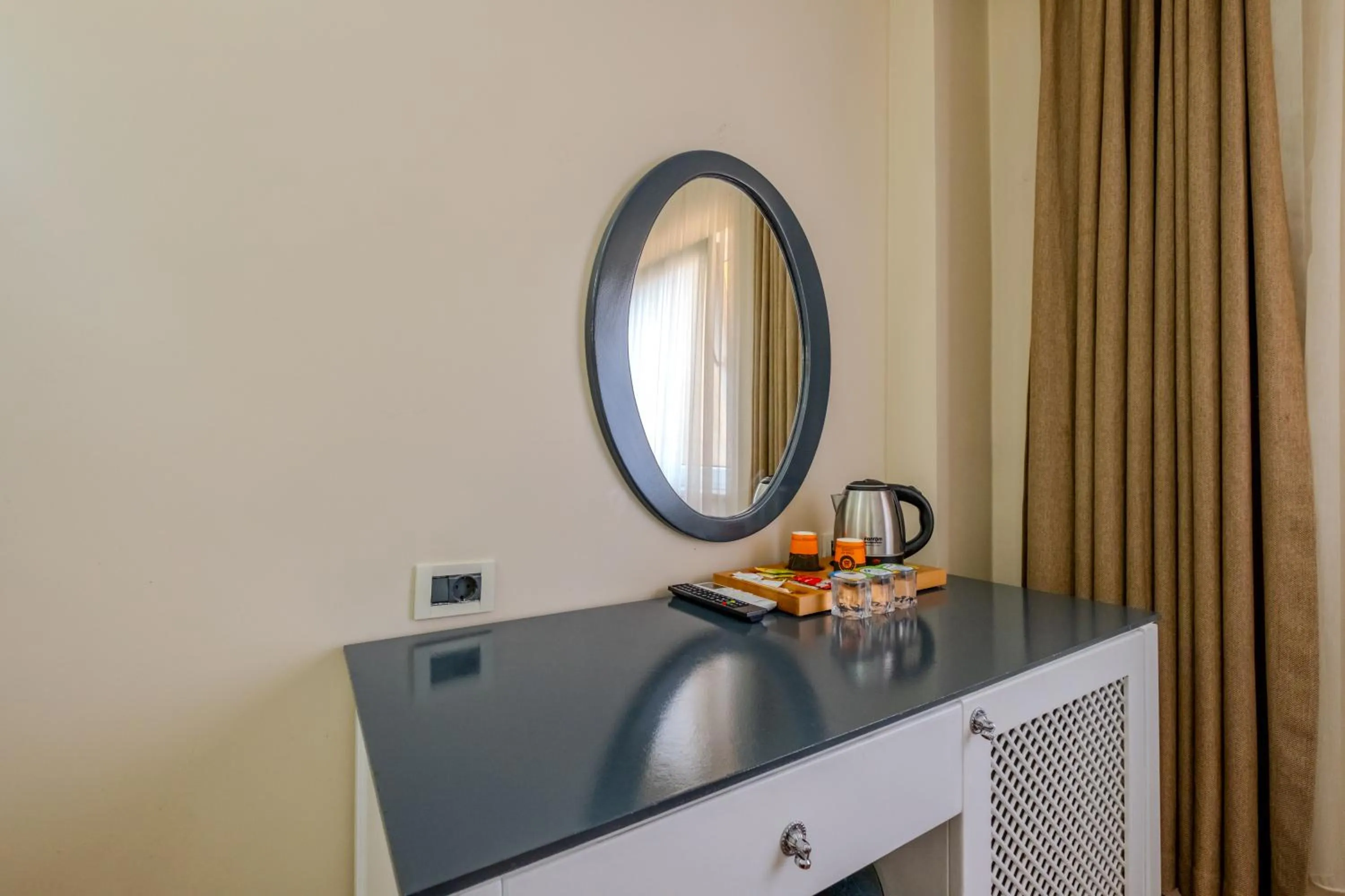 Photo of the whole room in Peak Star Hotel