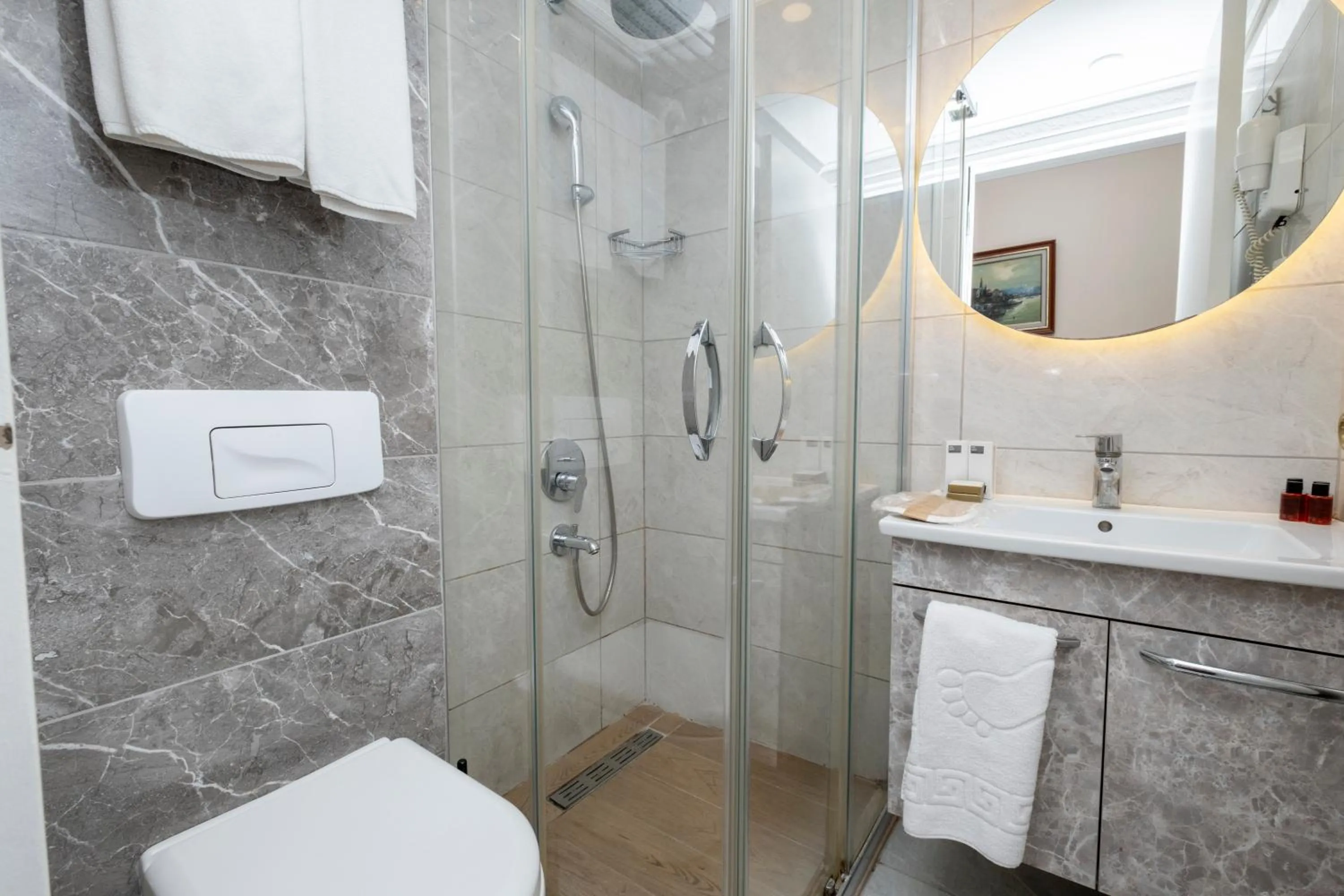 Shower in Peak Star Hotel