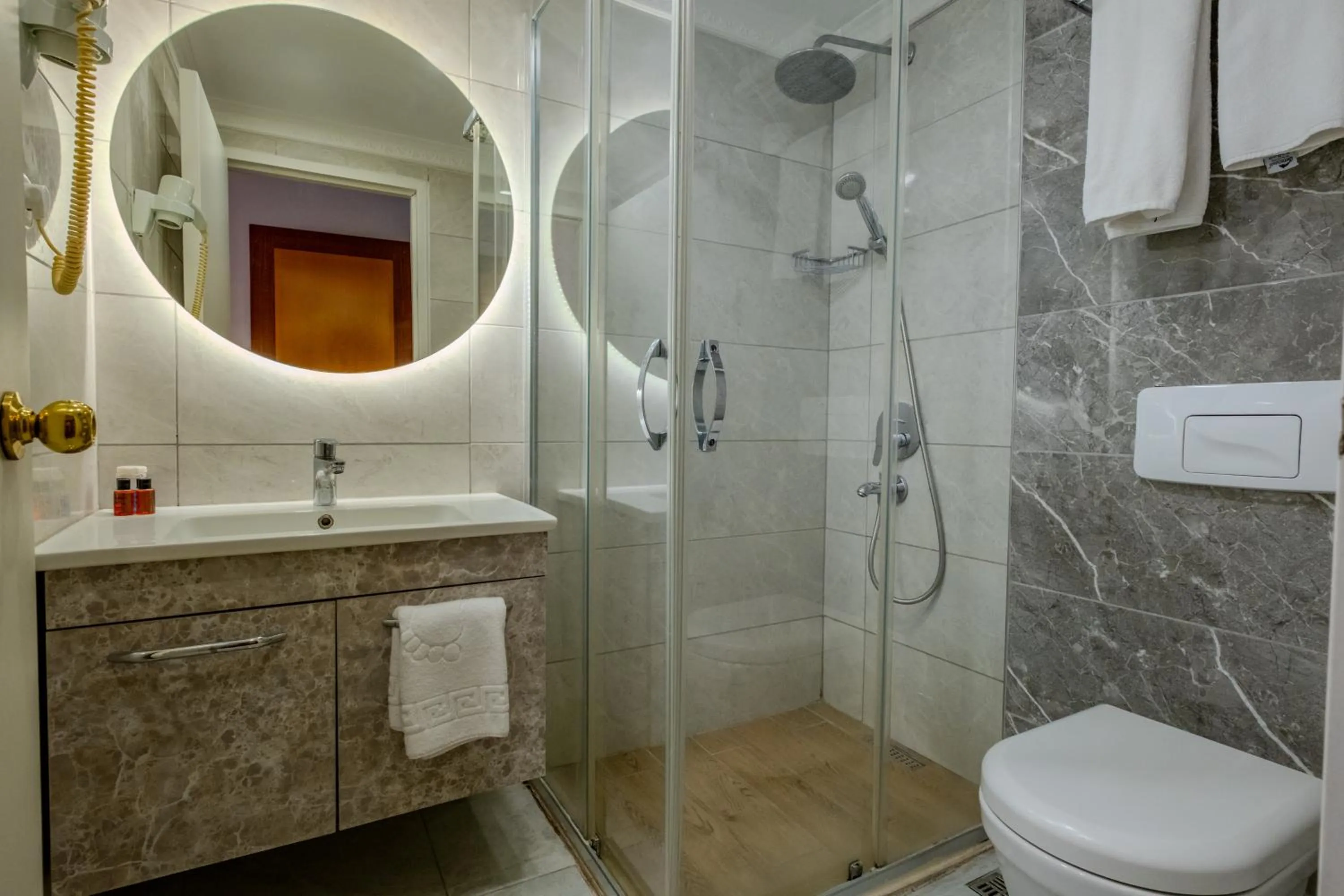 Shower in Peak Star Hotel