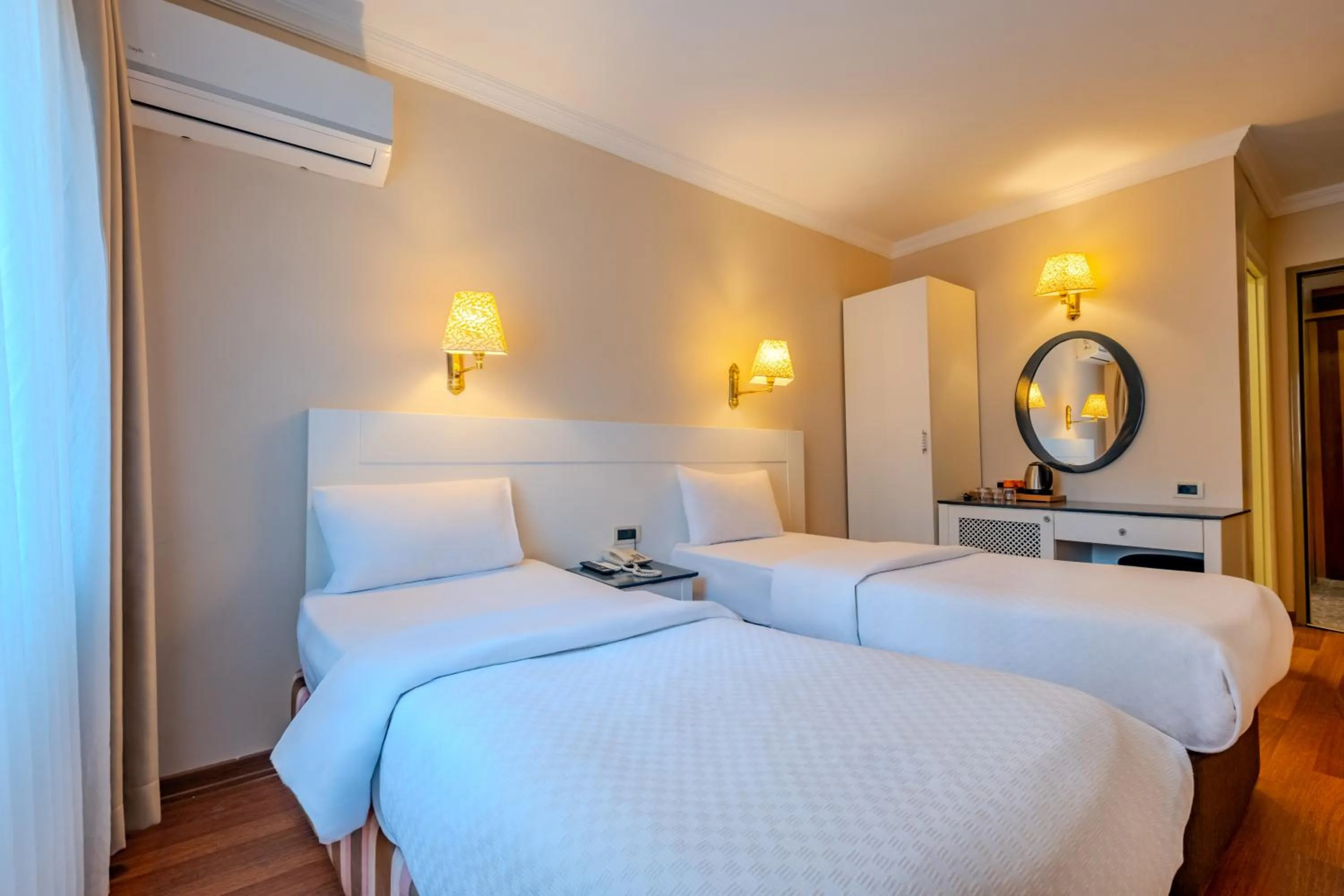 Photo of the whole room, Bed in Peak Star Hotel