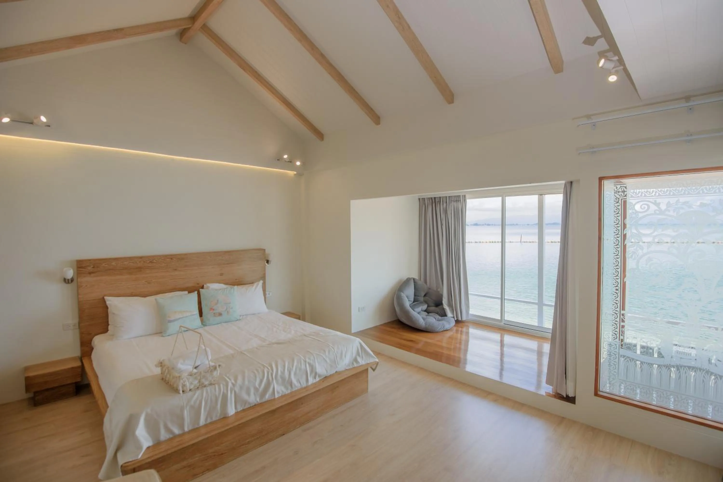 Bed in Seashell Village Resort