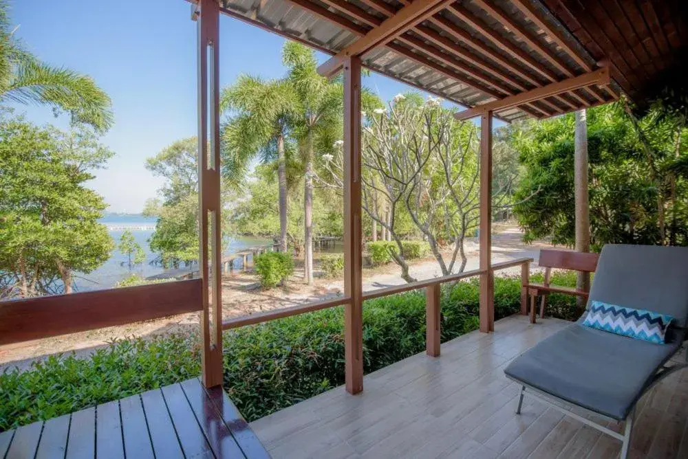 Deluxe Double Room with Side Sea View in Seashell Village Resort Deluxe Double Room with Side Sea View in Seashell Village Resort