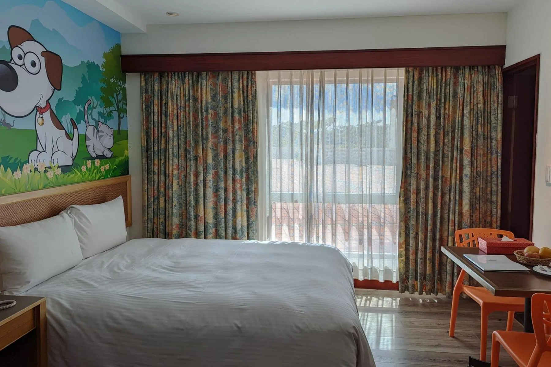 Photo of the whole room, Bed in Howard Kenting Wonder House