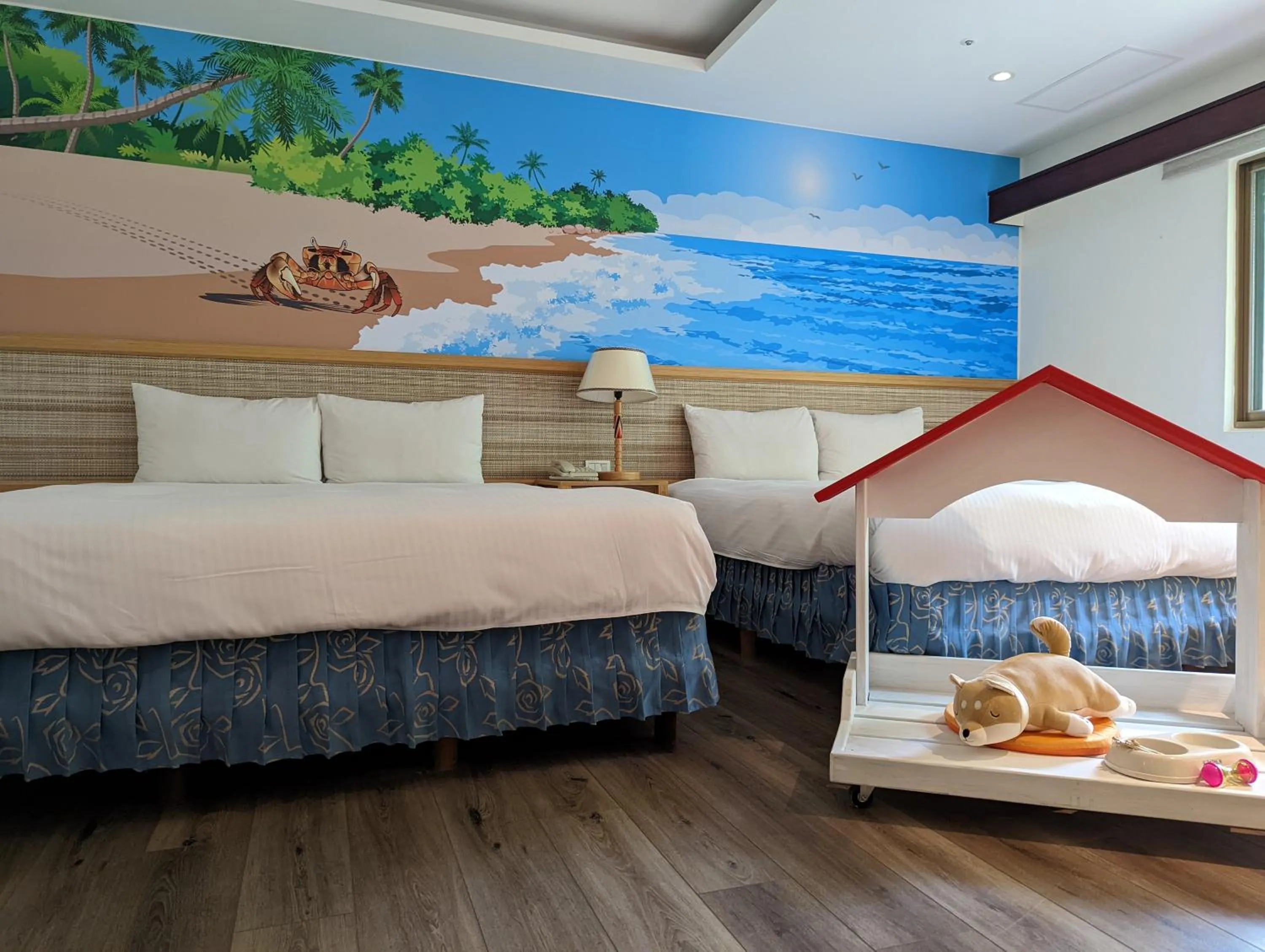 Photo of the whole room, Bed in Howard Kenting Wonder House