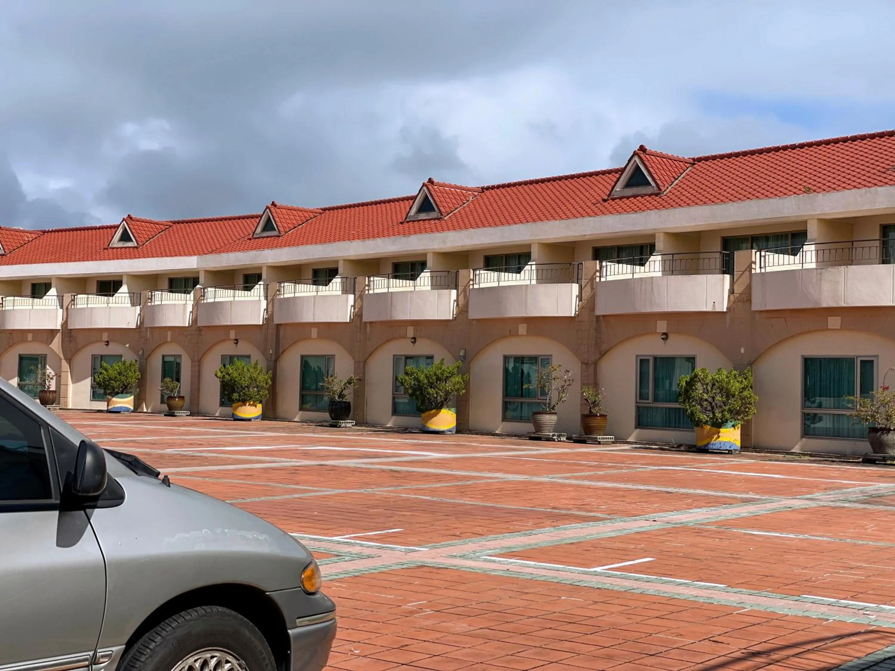 Parking in Howard Kenting Wonder House