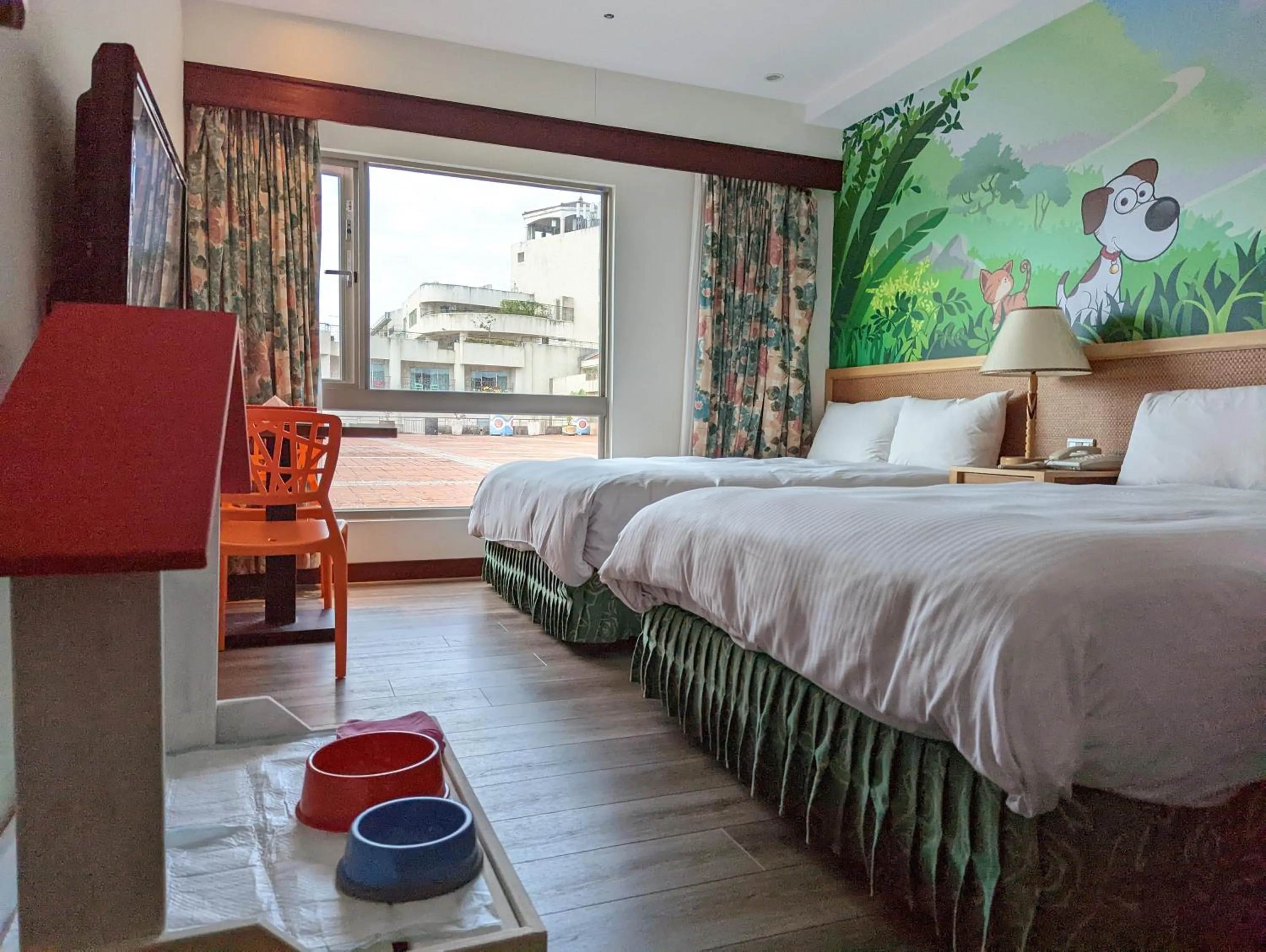 Photo of the whole room, Bed in Howard Kenting Wonder House