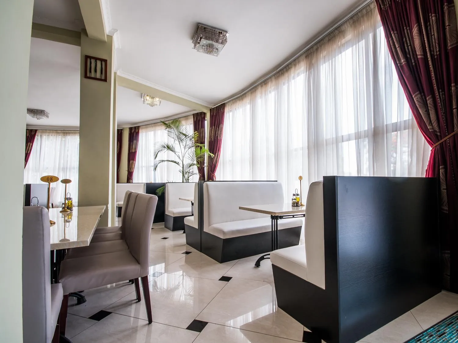 Restaurant/places to eat in Sherbourne Hotel