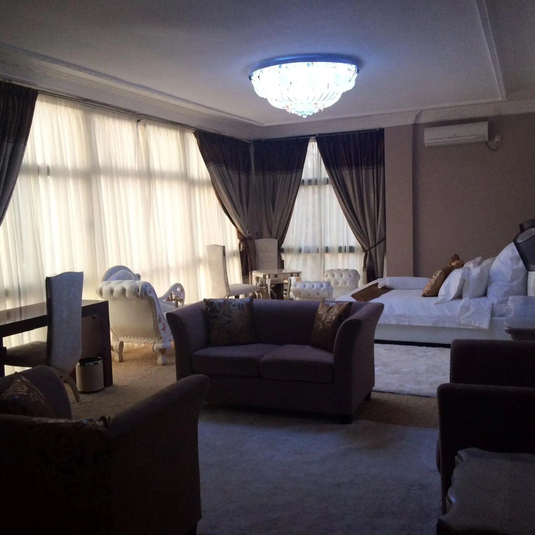 Day, Bed in Sherbourne Hotel