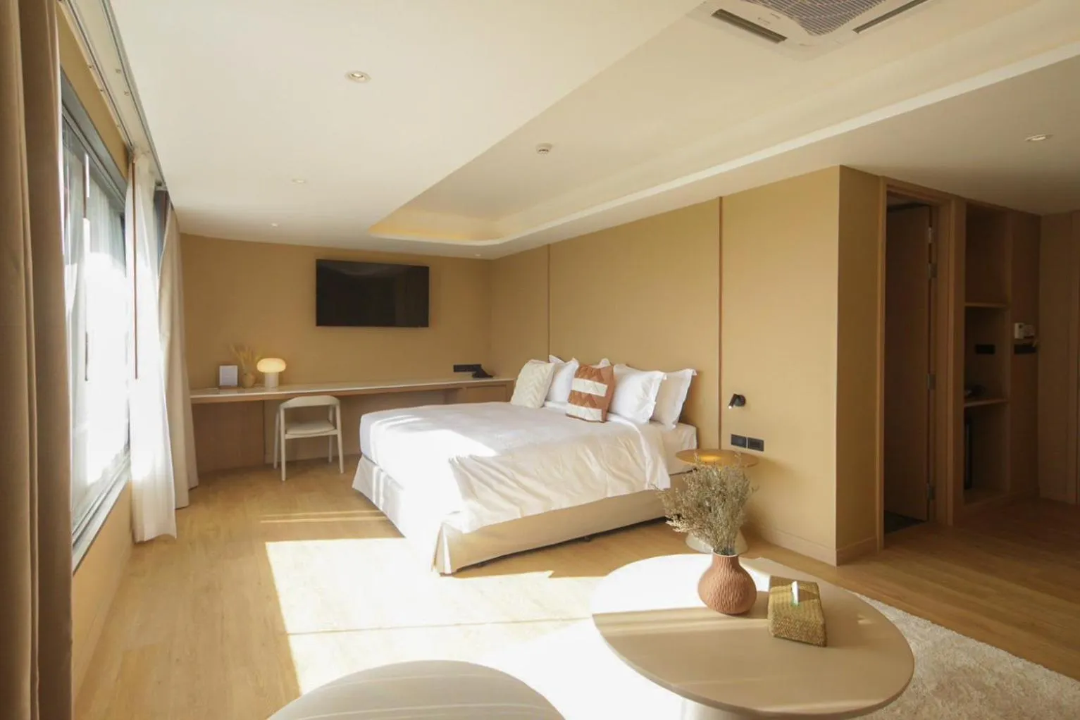 Living room, Bed in LePont Riverfront Resort Nongkhai