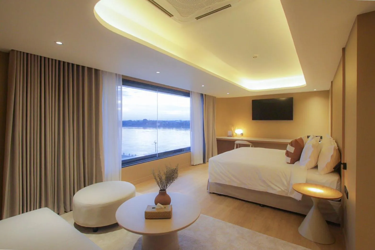 Bed in LePont Riverfront Resort Nongkhai