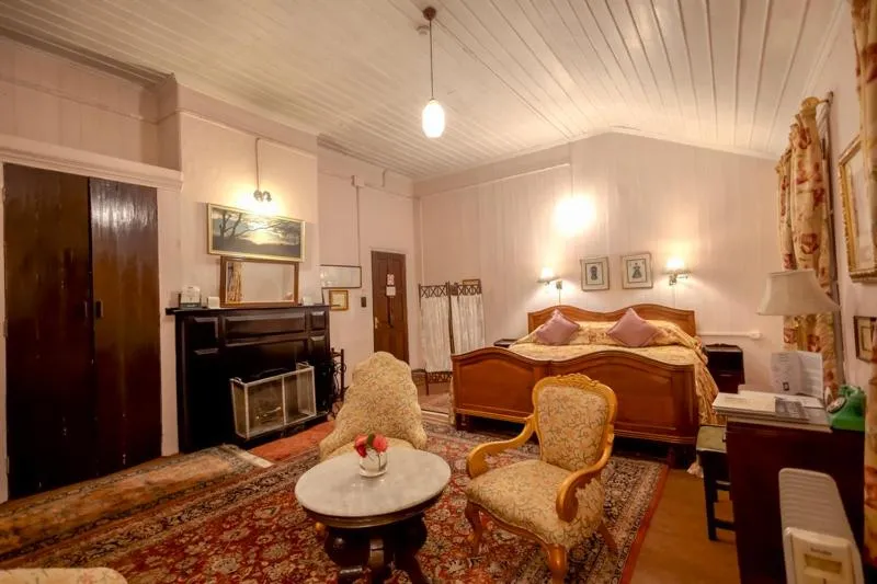 Bed in Windamere Hotel - A Colonial Heritage