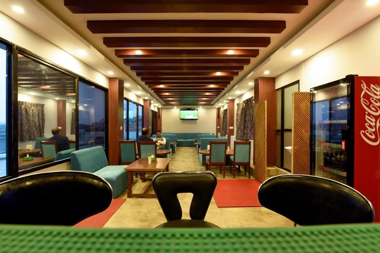 Restaurant/places to eat in Hotel Harmony