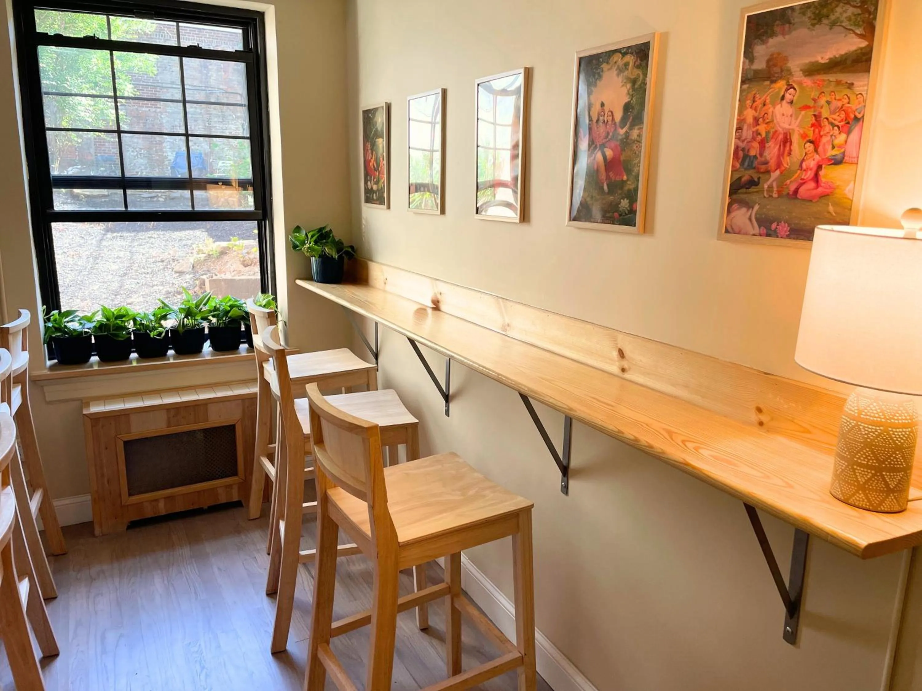 Dining area in Interfaith 21st Street