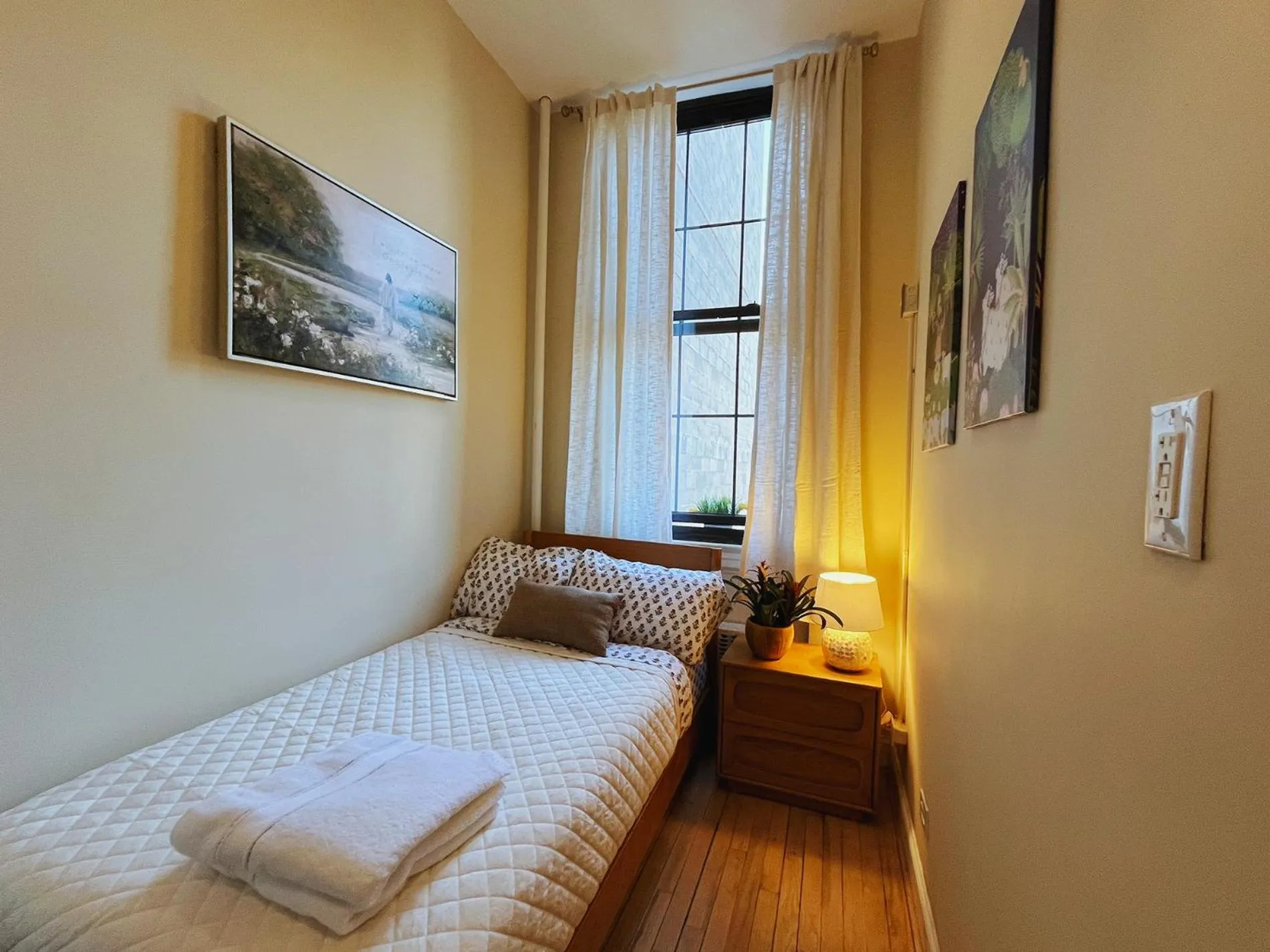 Photo of the whole room, Bed in Interfaith 21st Street