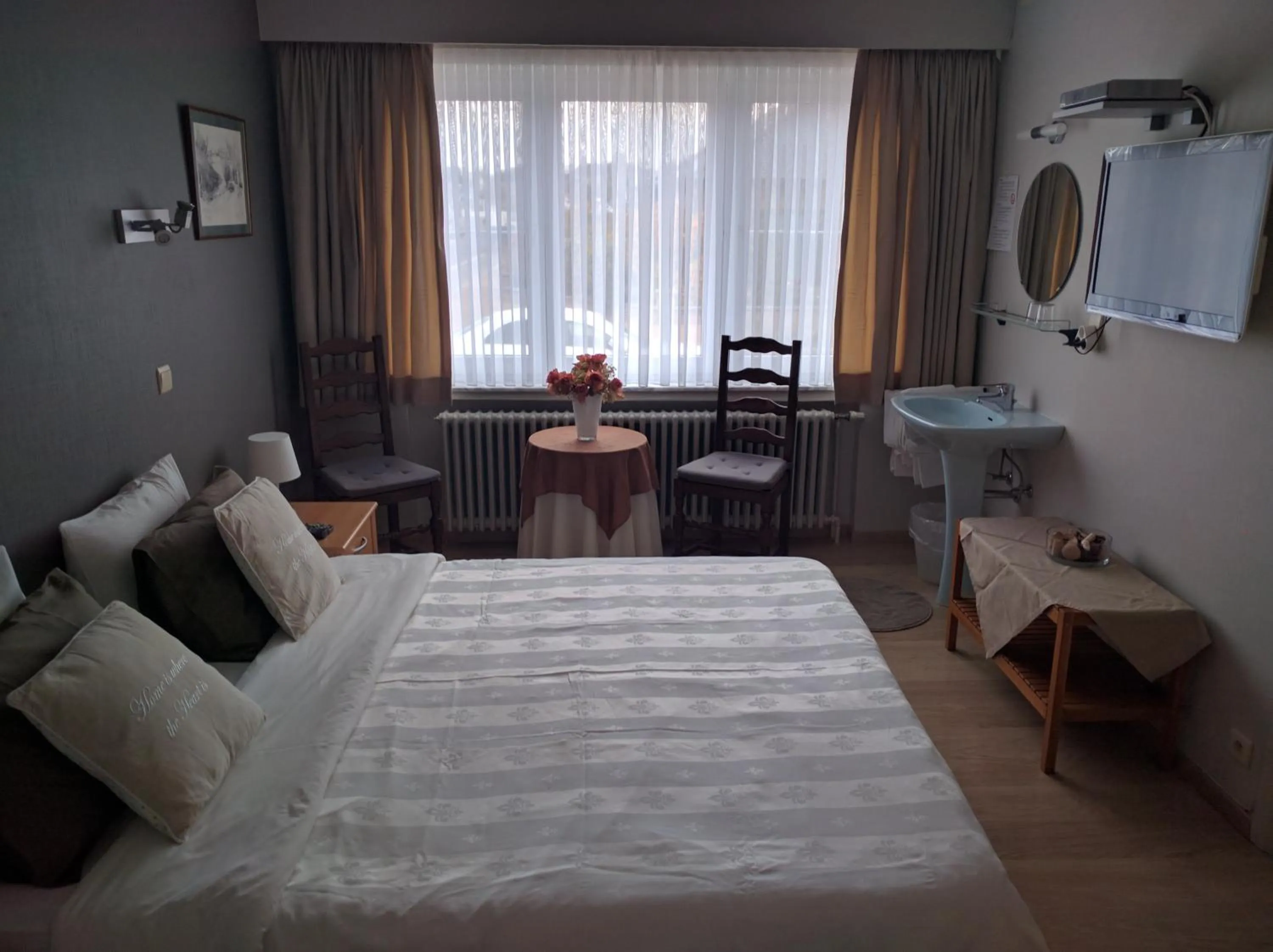 Photo of the whole room in B&B Vanloo