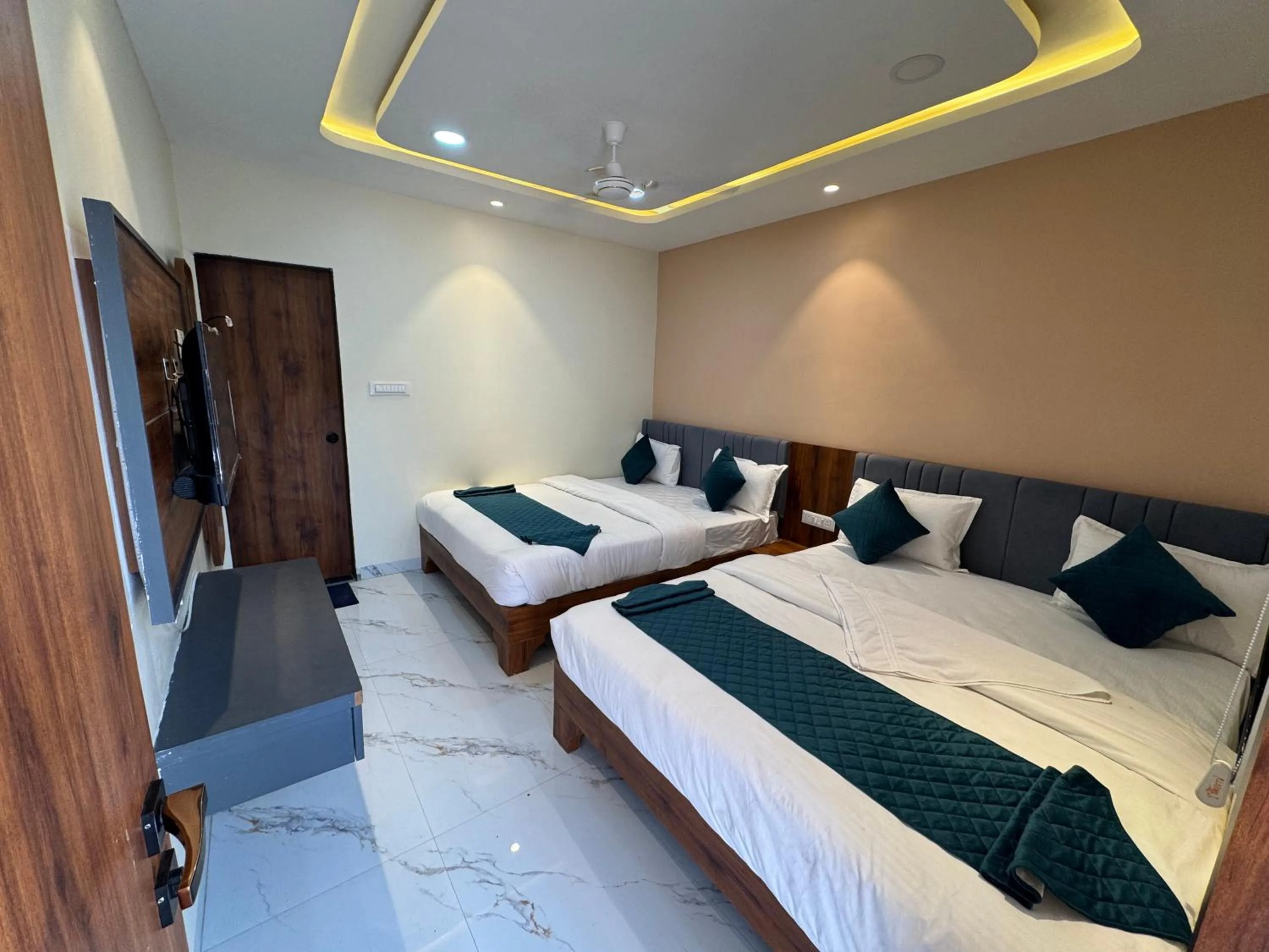 Bed in Hotel Tulsi inn