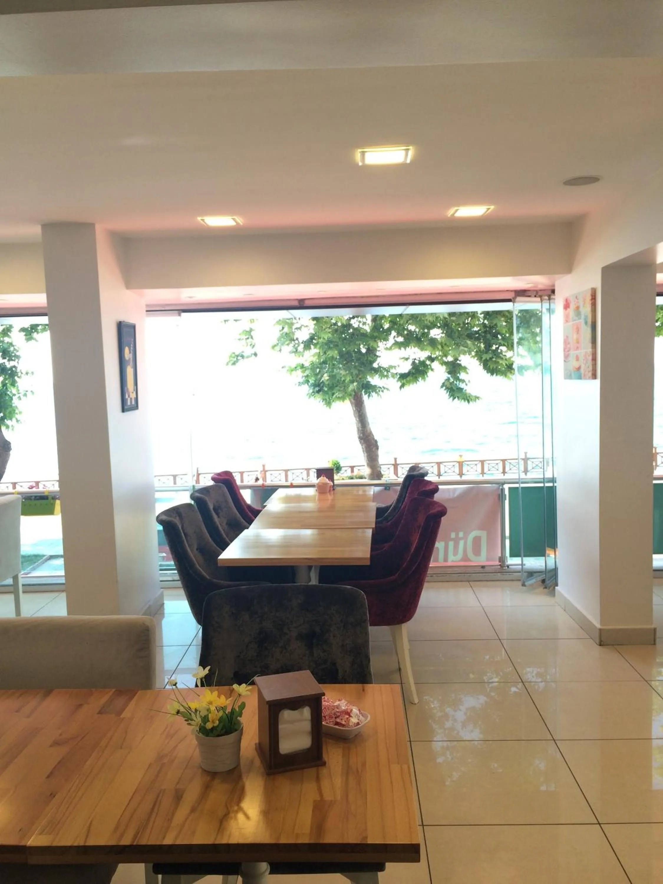 Restaurant/places to eat in Bayraktar Hotel