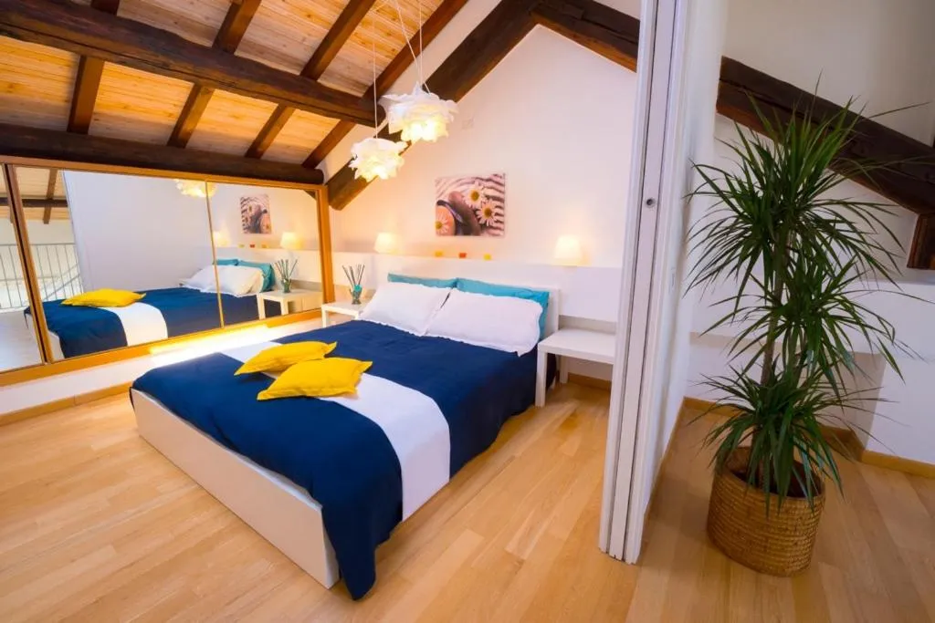 Photo of the whole room, Bed in Via Breda 120