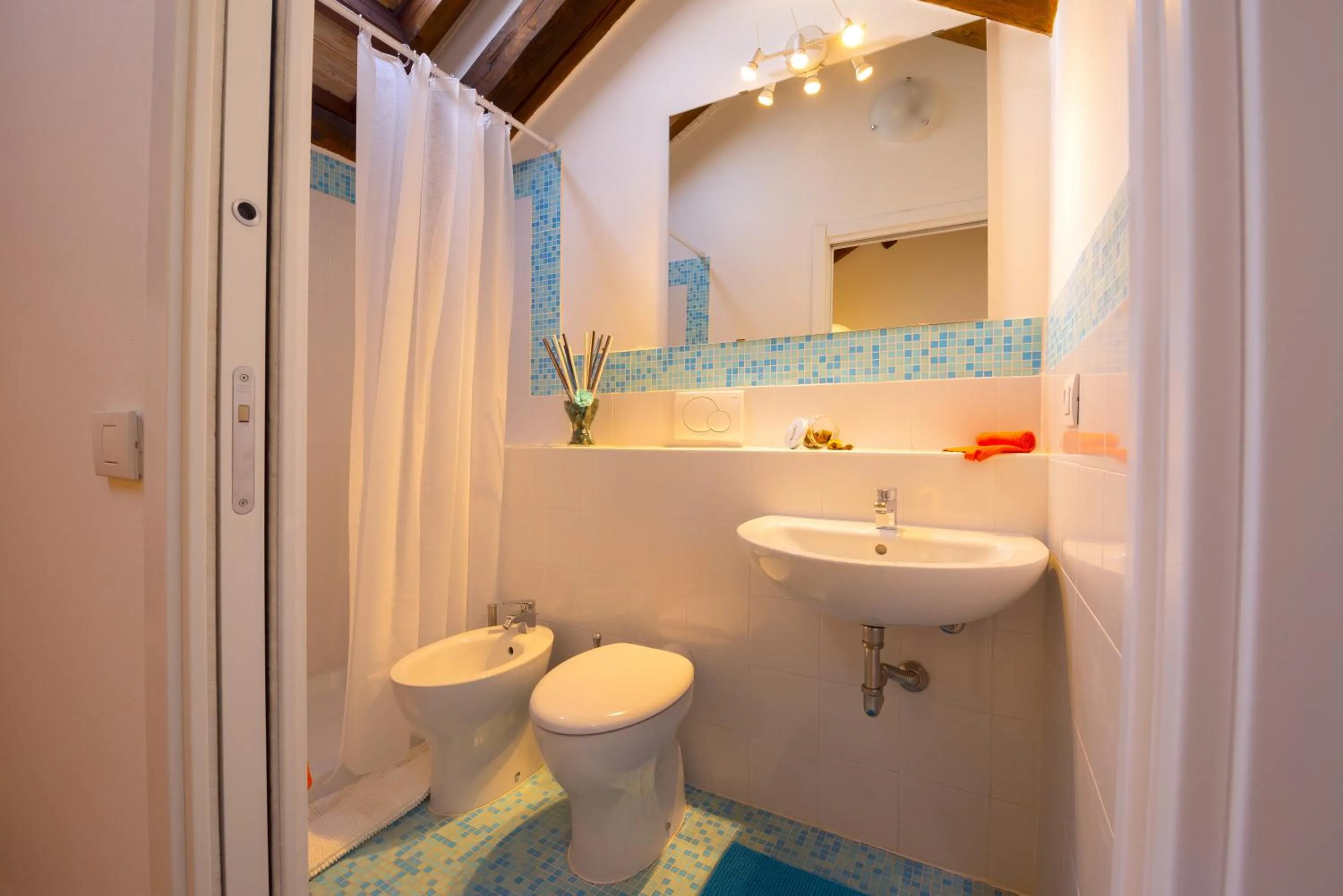 Bathroom in Via Breda 120