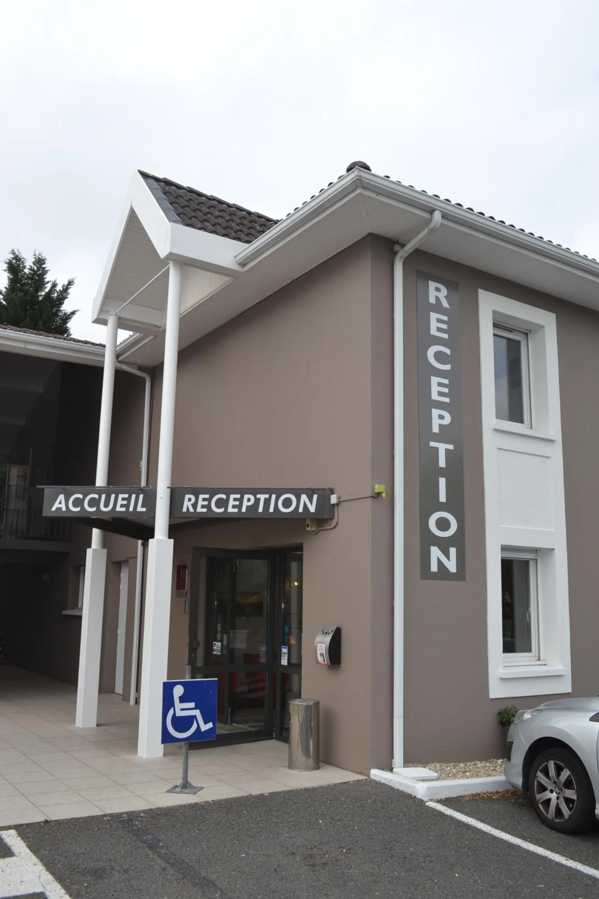 Facade/entrance in Hôtel Formules Club 2