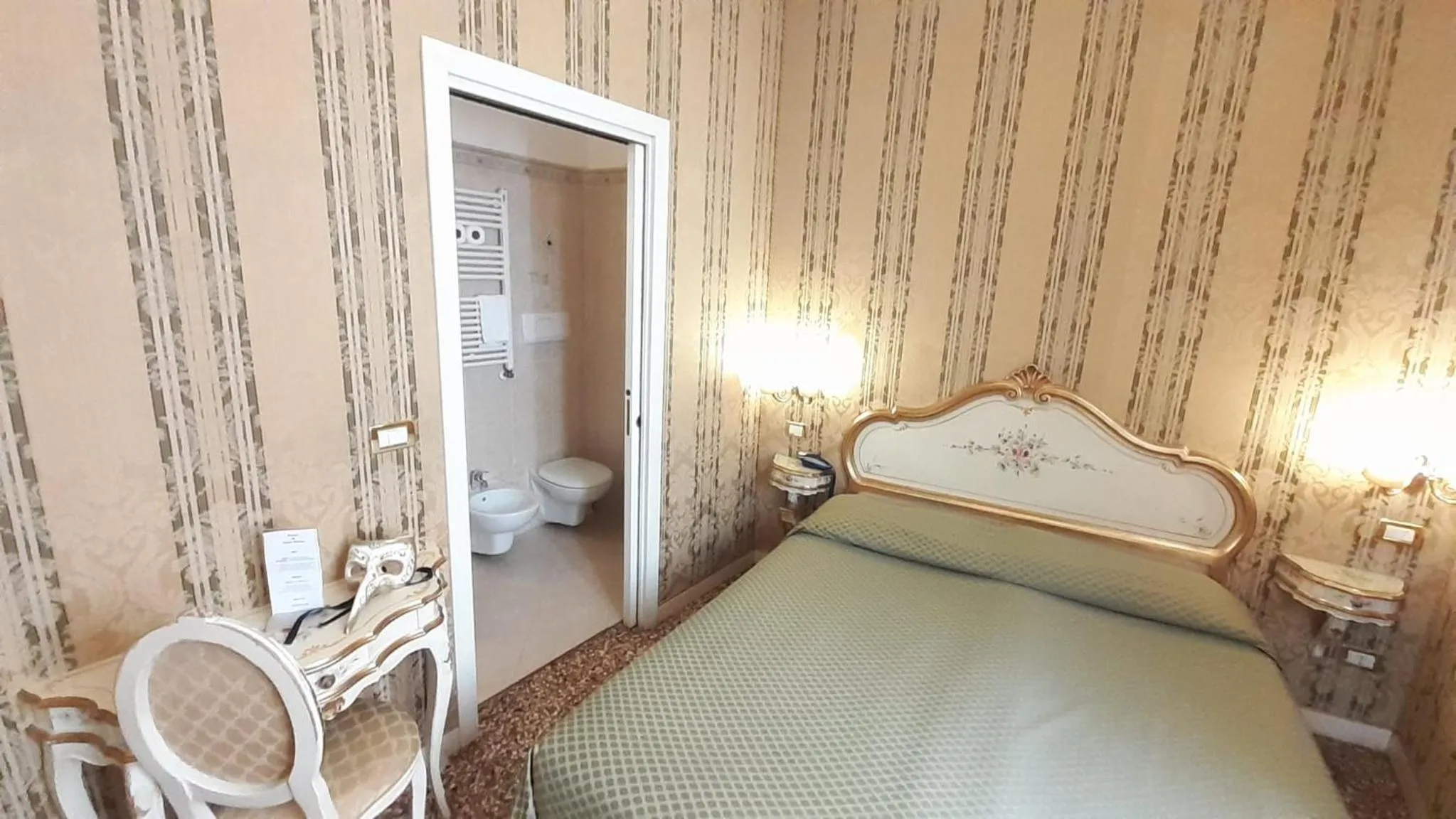 Bathroom, Bed in Locanda Barbarigo