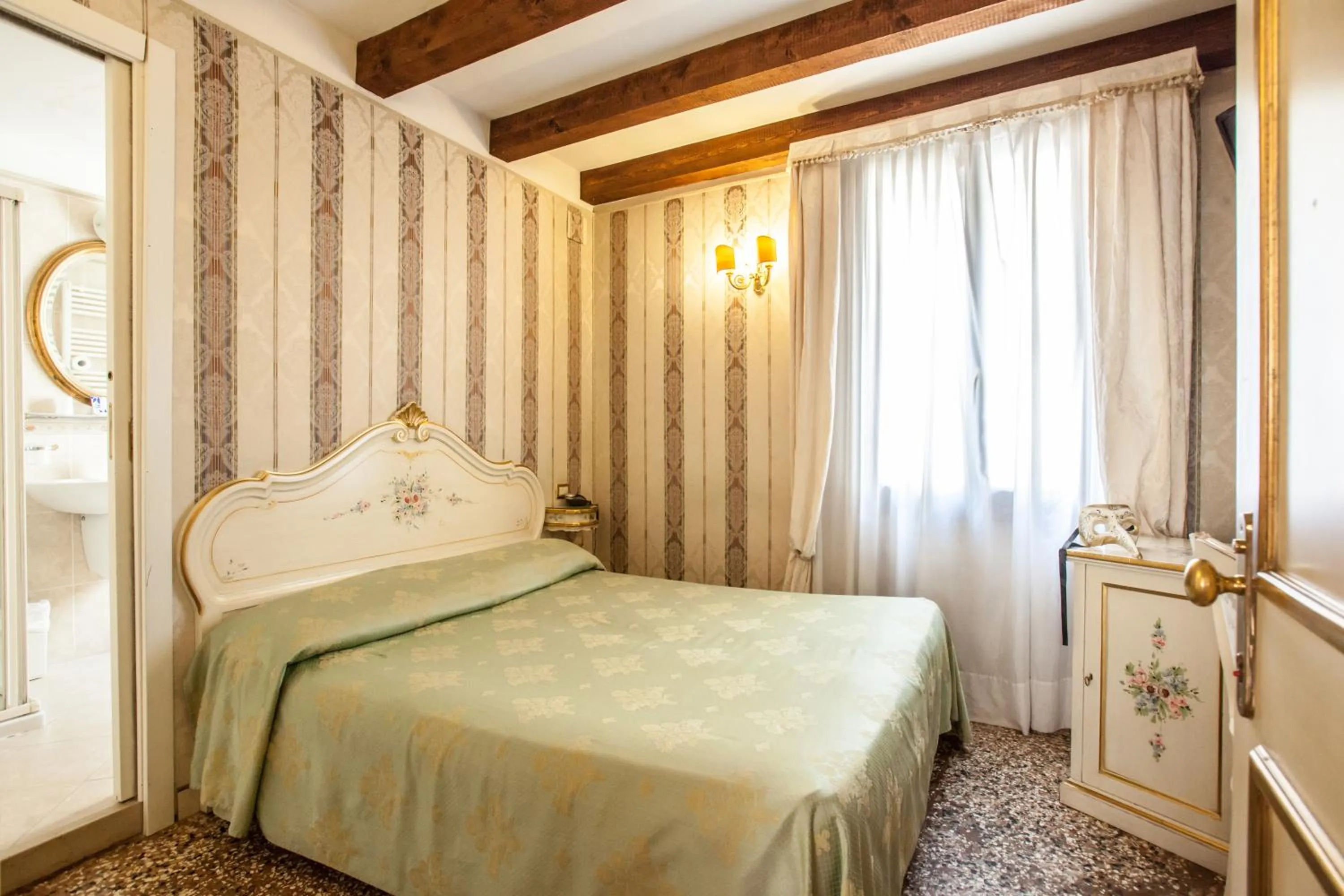Bathroom, Bed in Locanda Barbarigo