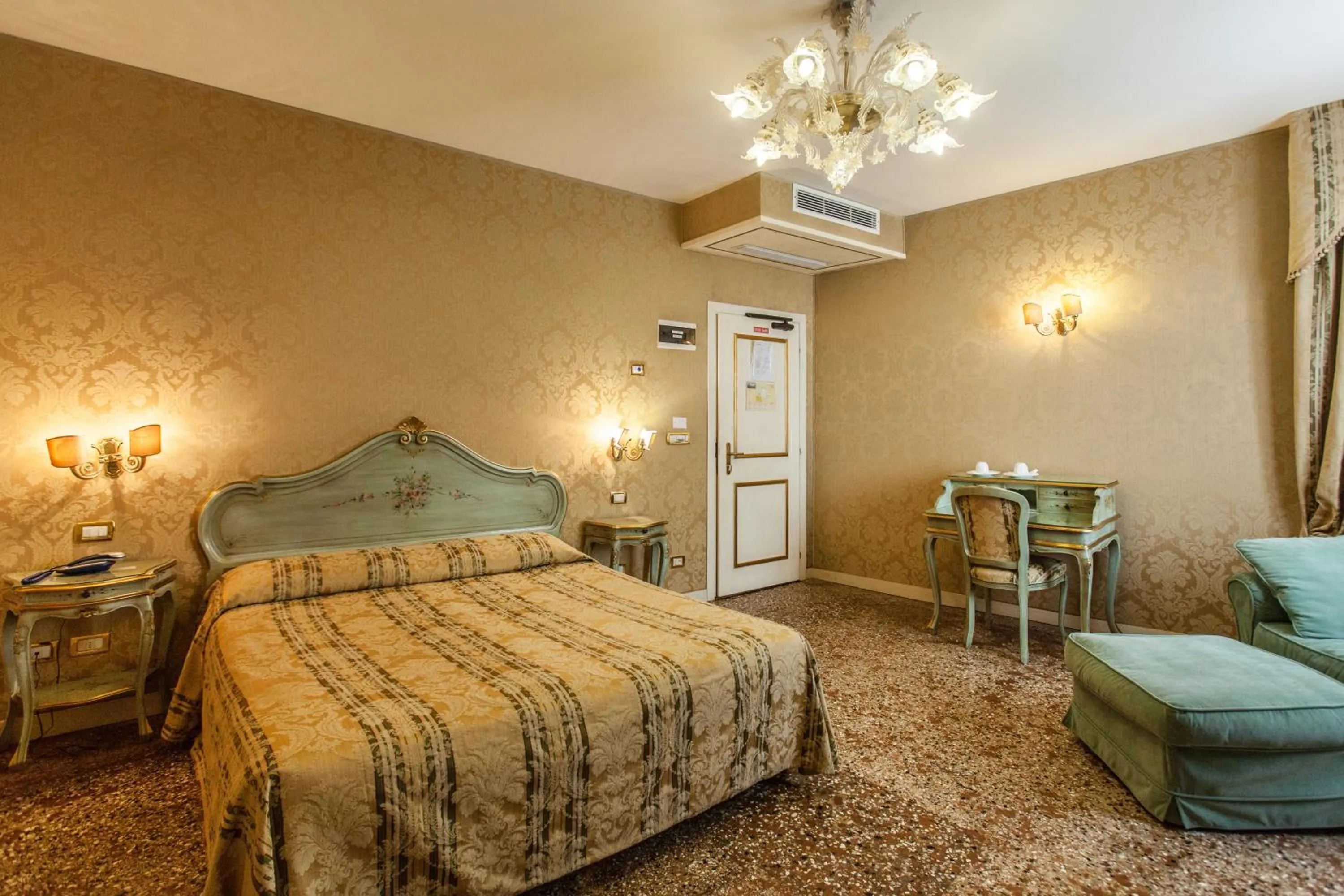 Photo of the whole room, Bed in Locanda Barbarigo