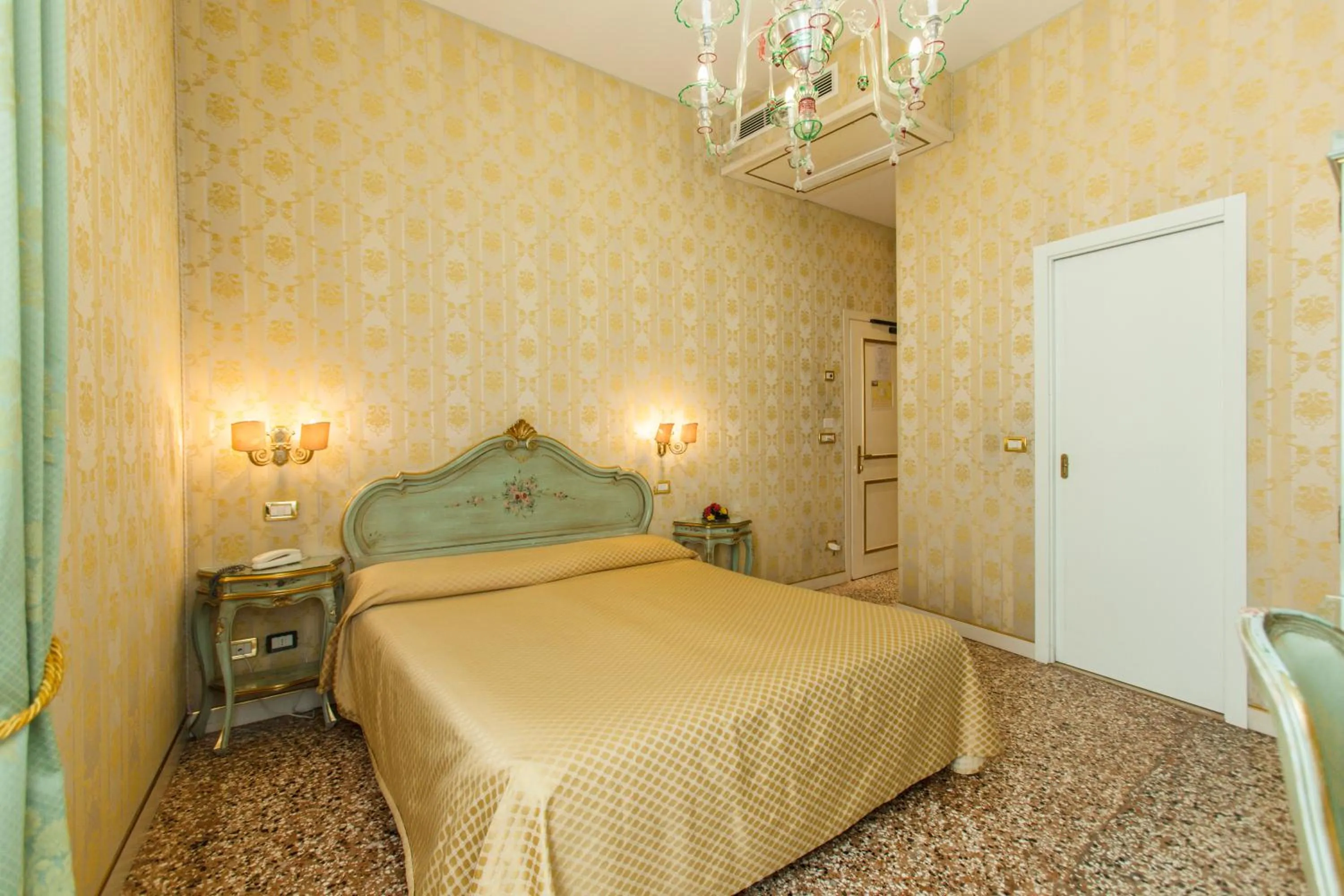 Bathroom, Bed in Locanda Barbarigo