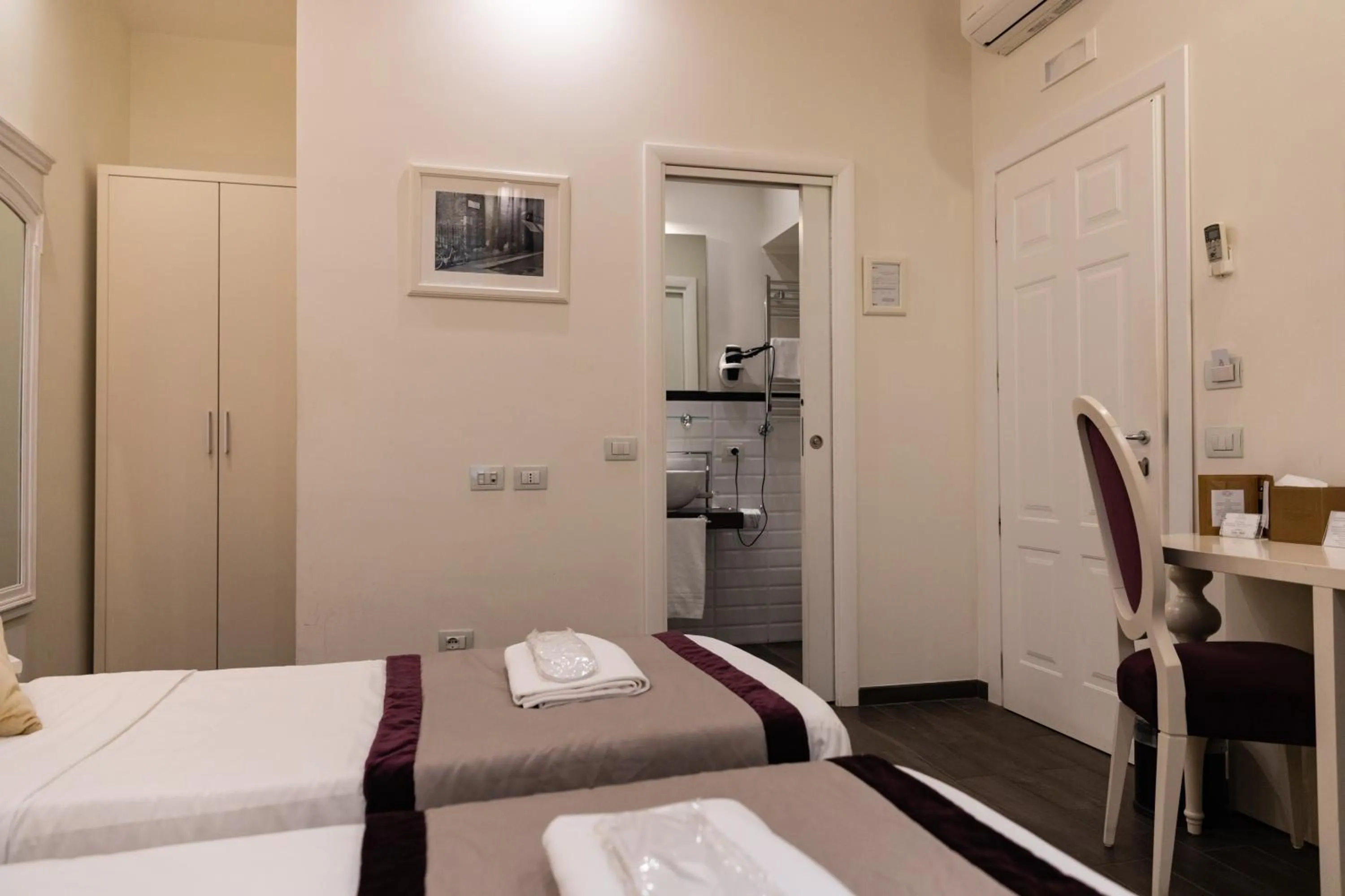 Photo of the whole room, Bed in Relais Monti