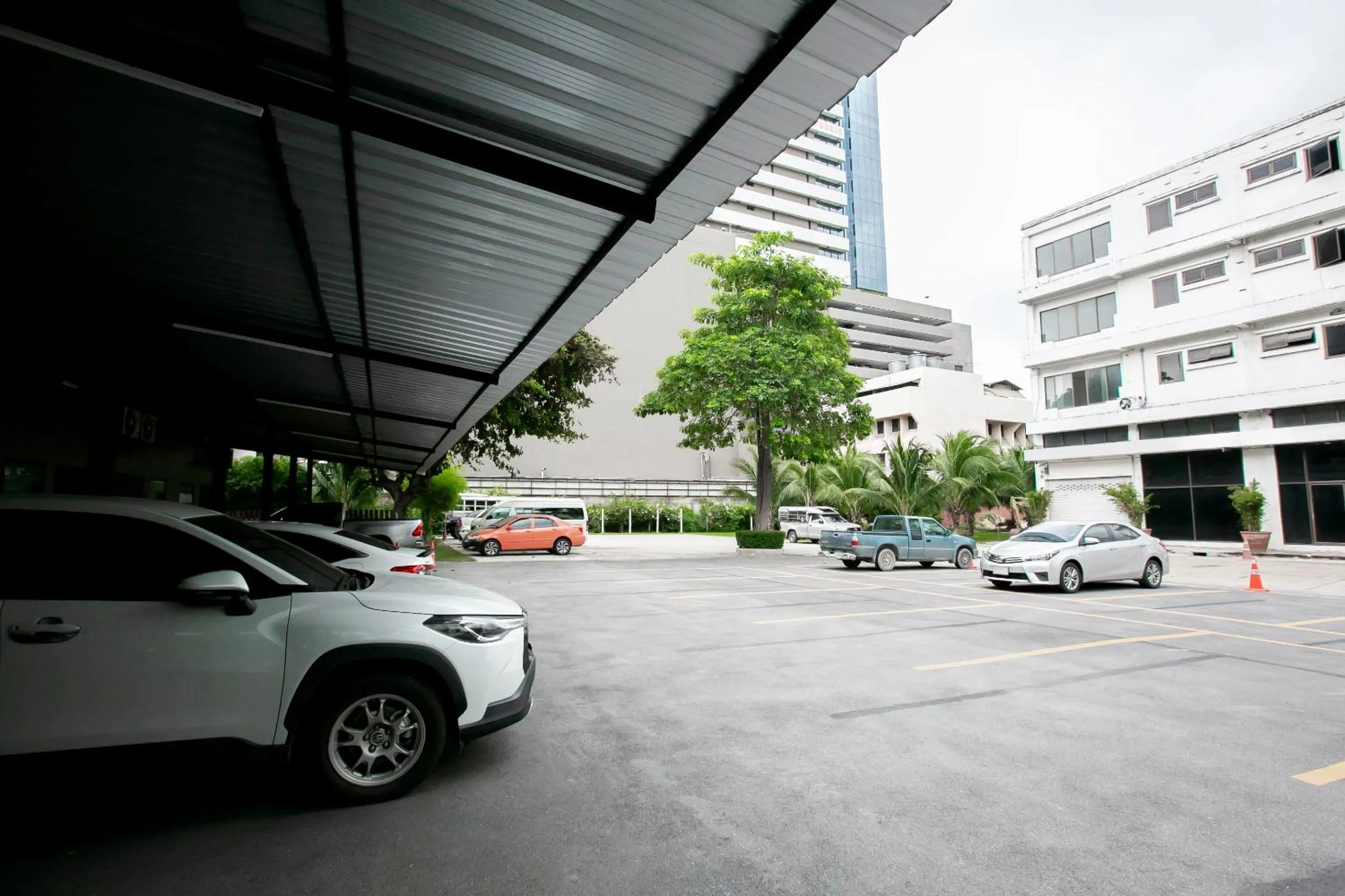 Parking in Annex Lumpini Bangkok