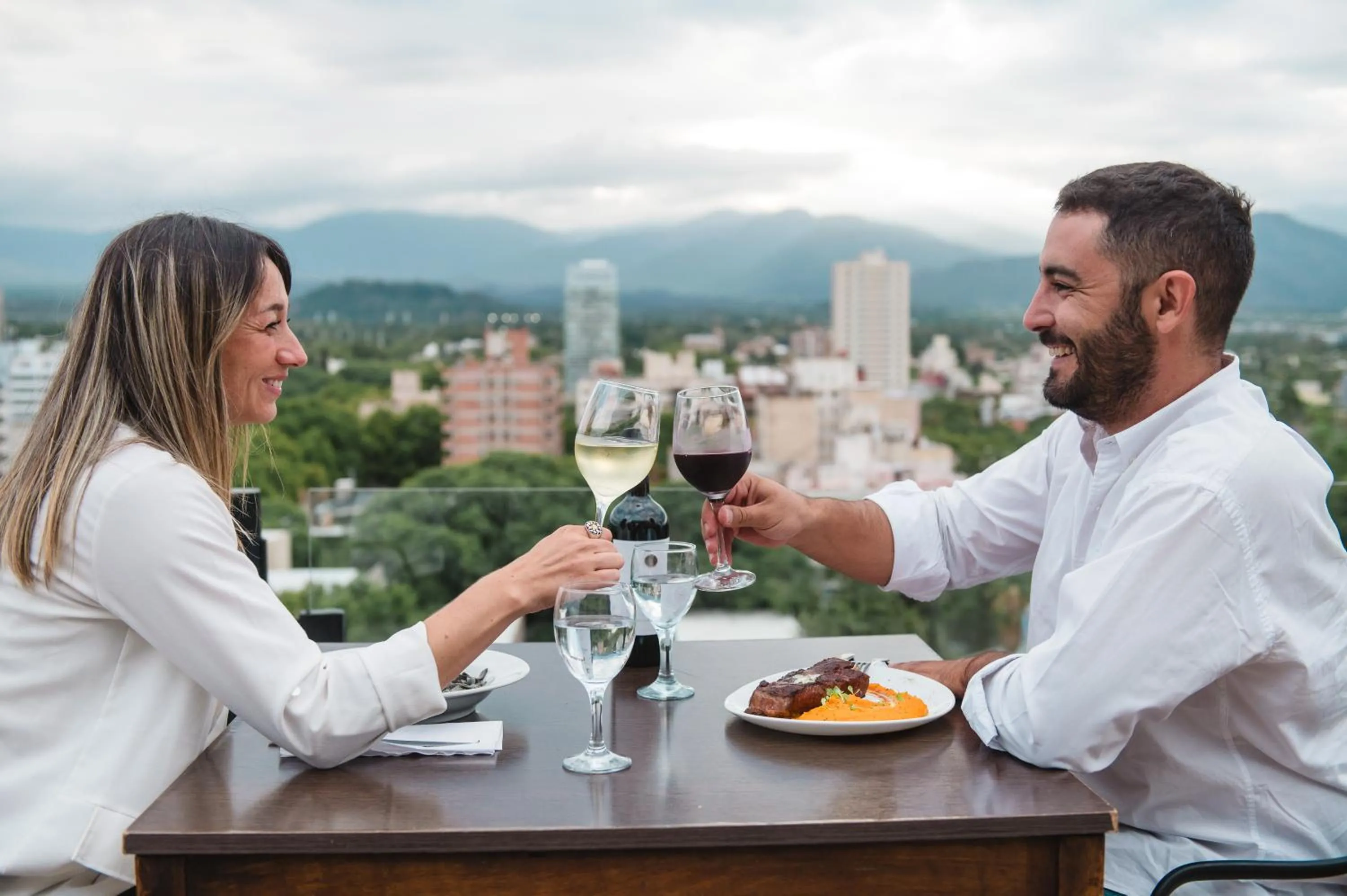 Restaurant/places to eat in Premium Tower Suites Mendoza