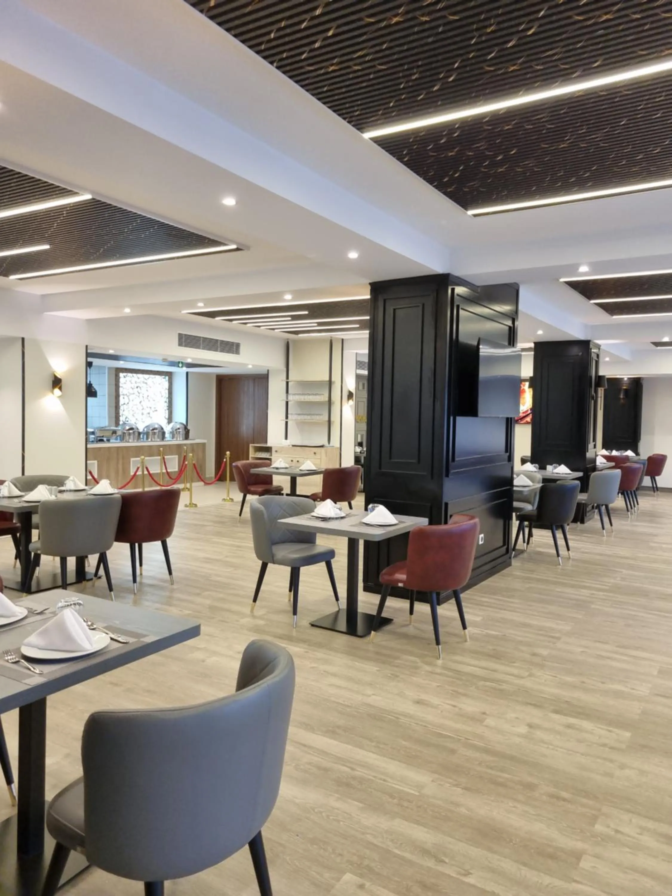 Restaurant/places to eat in El Aziz Inn