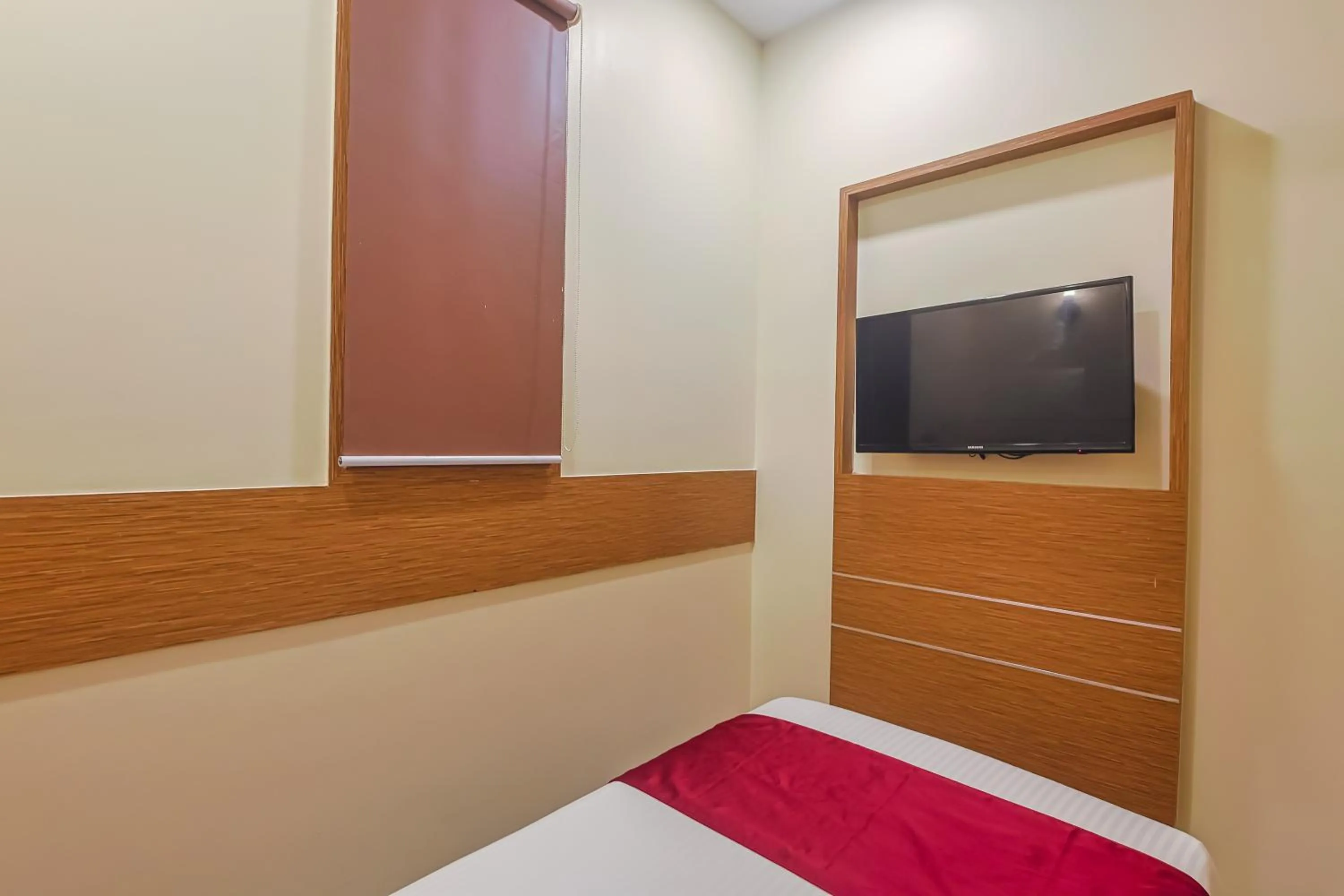TV and multimedia, Bed in Max Hotels Prayagraj