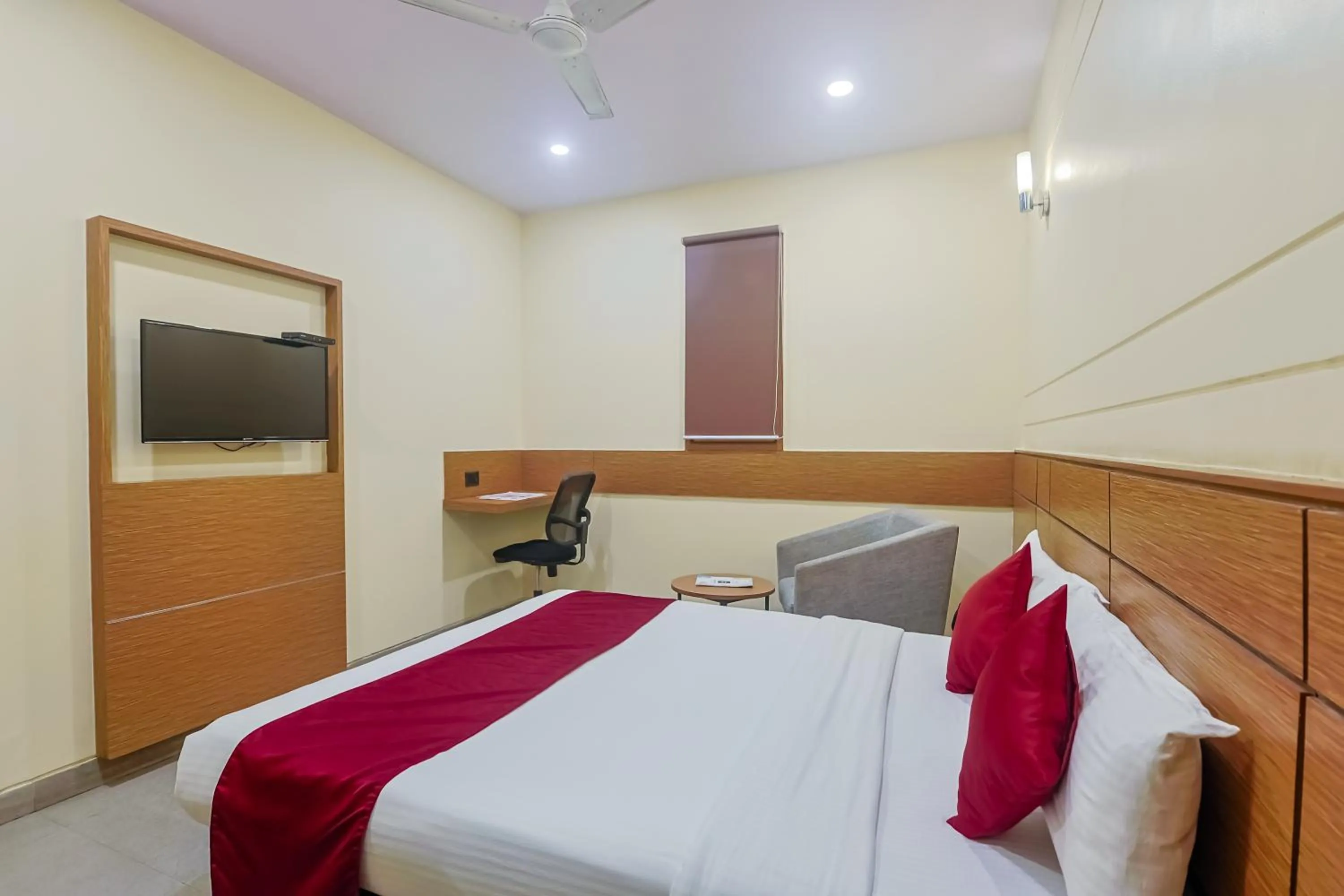 Bedroom, Bed in Max Hotels Prayagraj