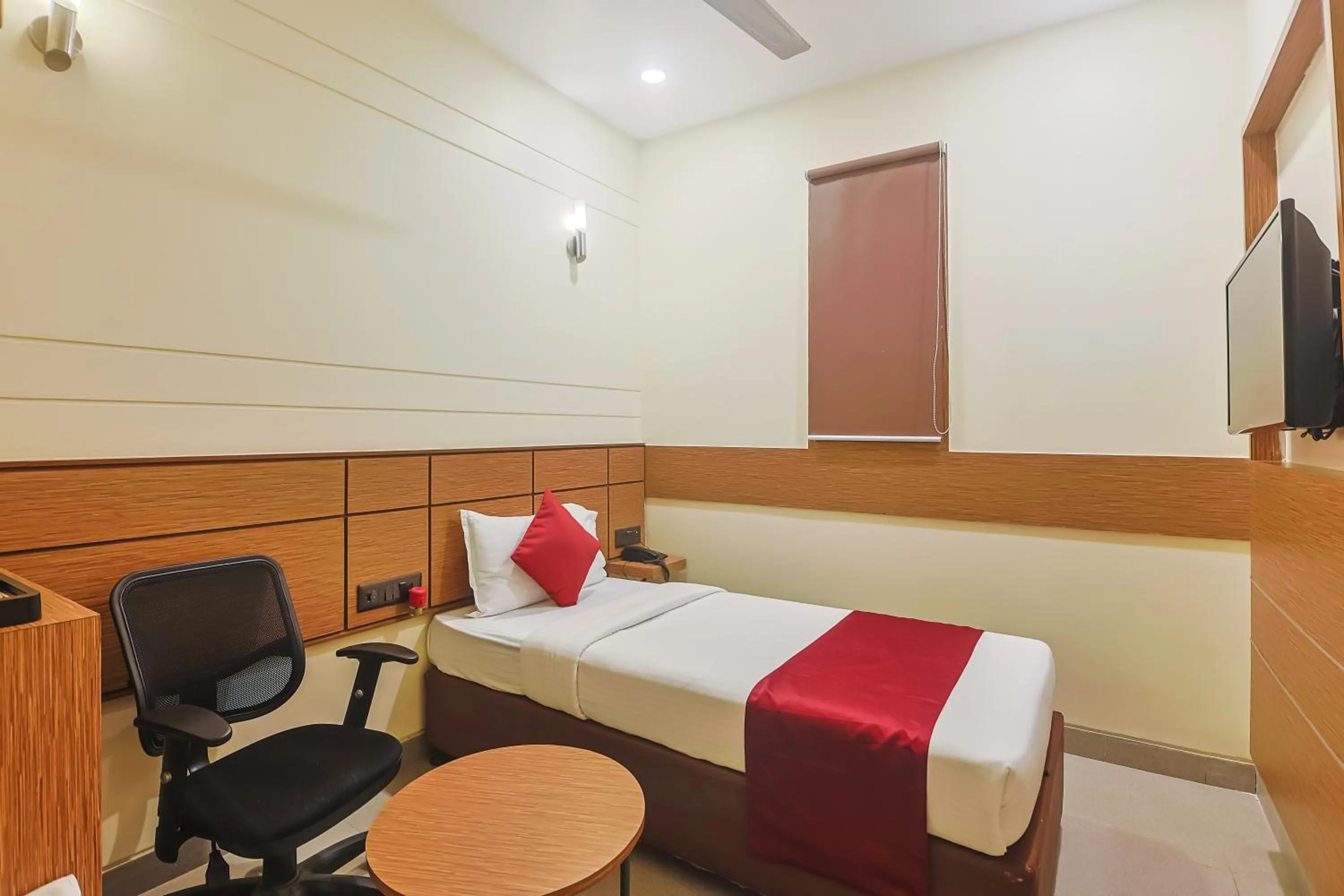 Bedroom, Bed in Max Hotels Prayagraj