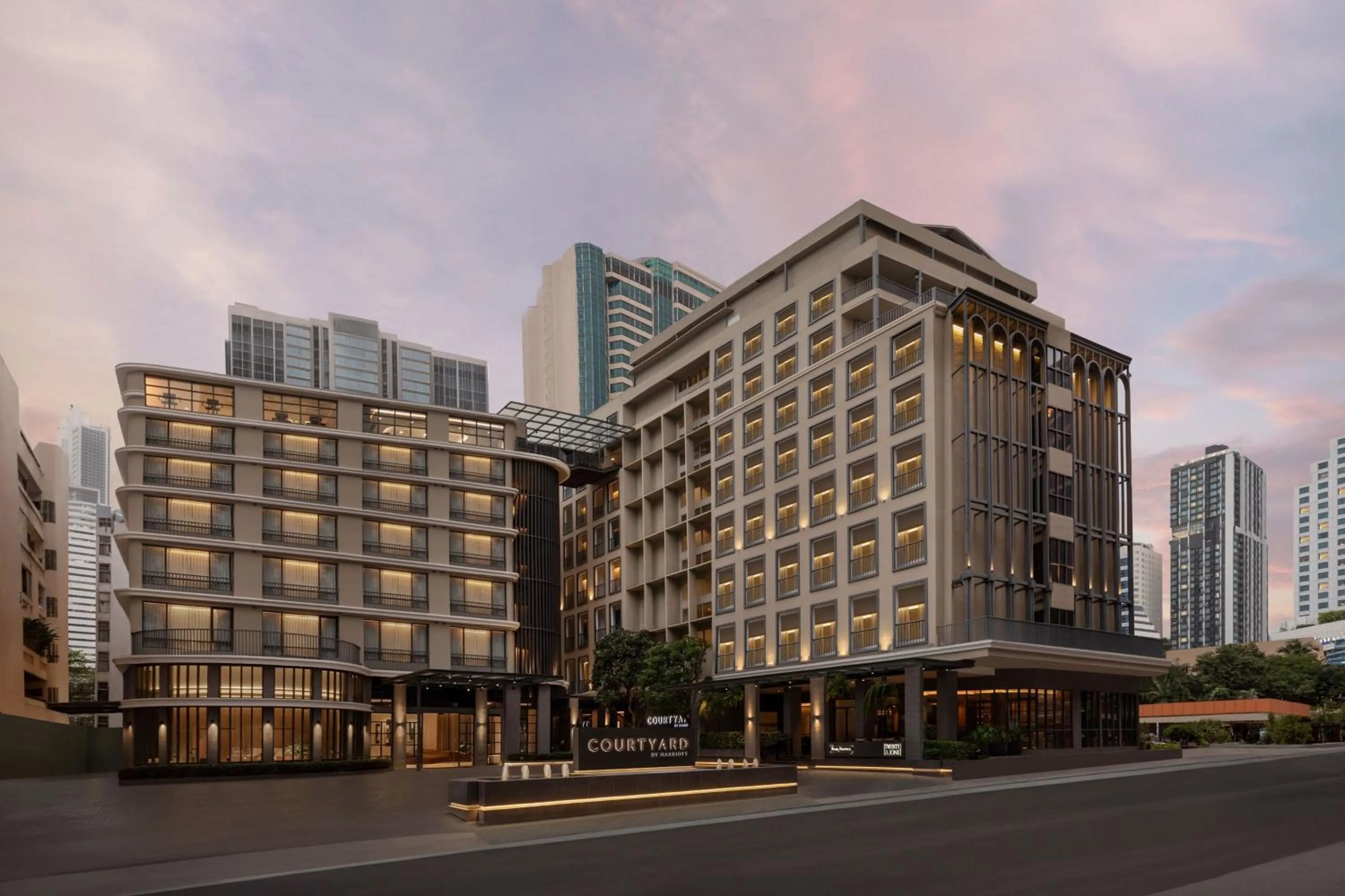 Property Building in Courtyard by Marriott Bangkok Sukhumvit 20