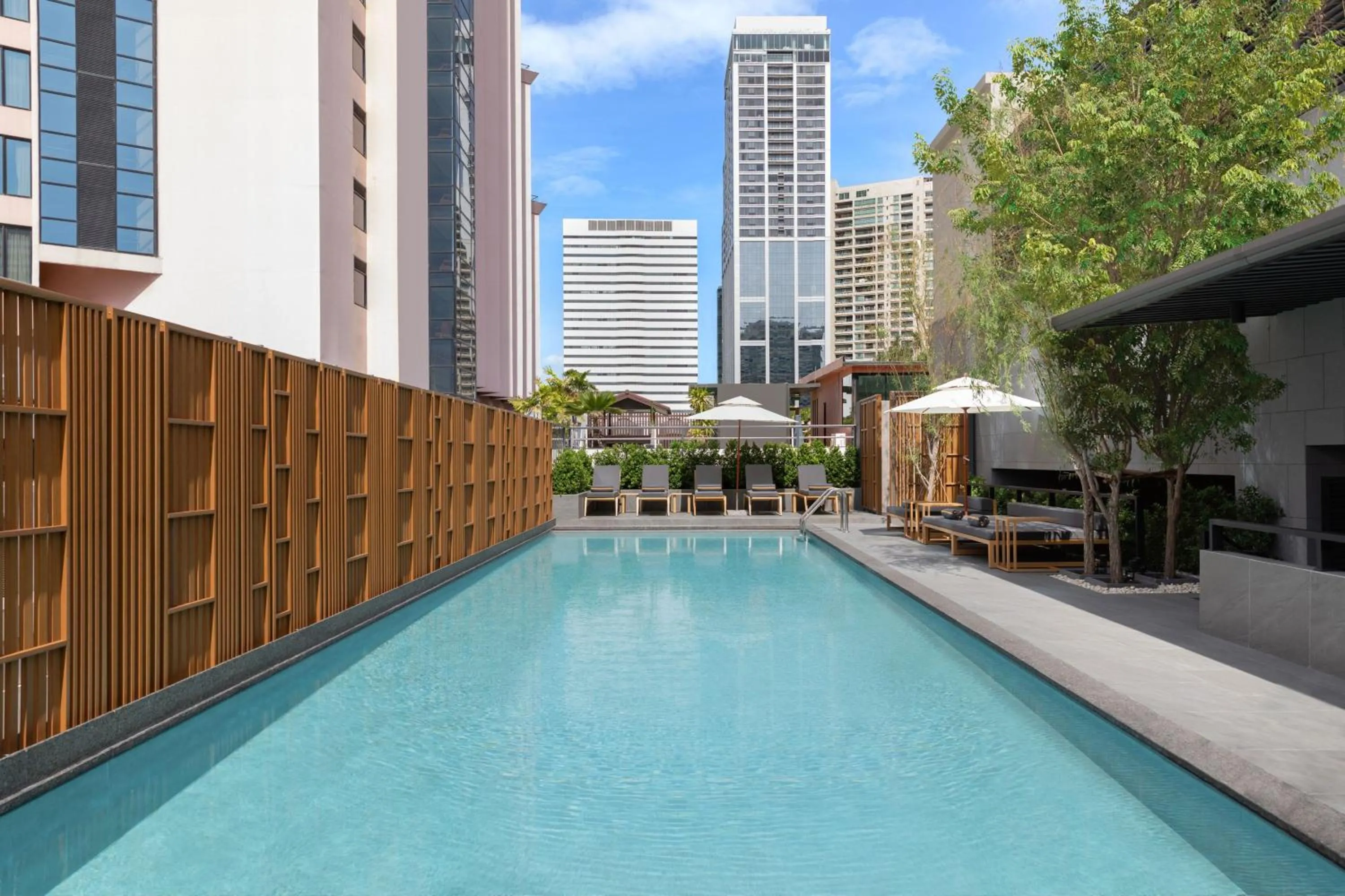 Swimming Pool in Courtyard by Marriott Bangkok Sukhumvit 20