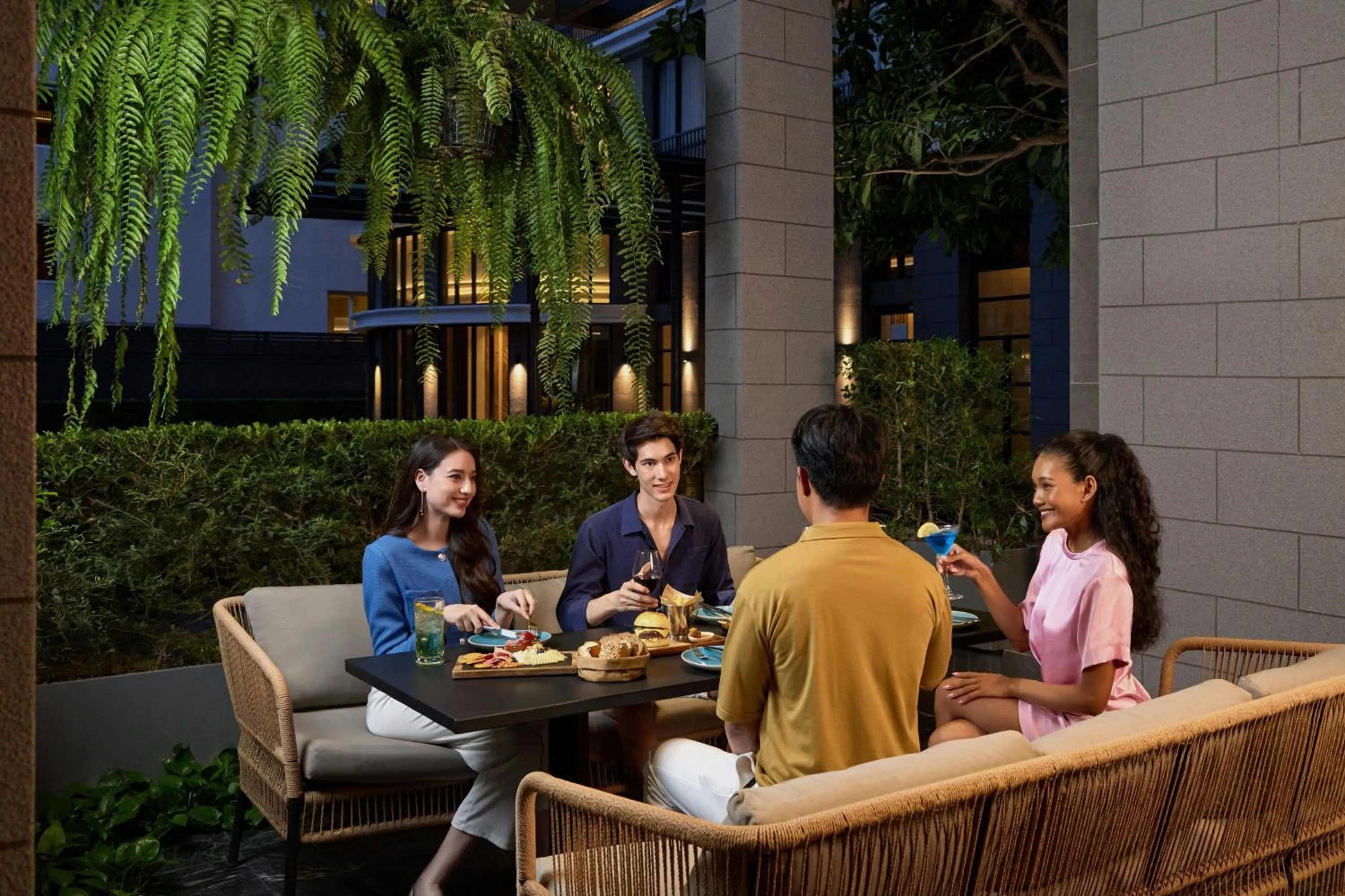 Restaurant/places to eat in Courtyard by Marriott Bangkok Sukhumvit 20