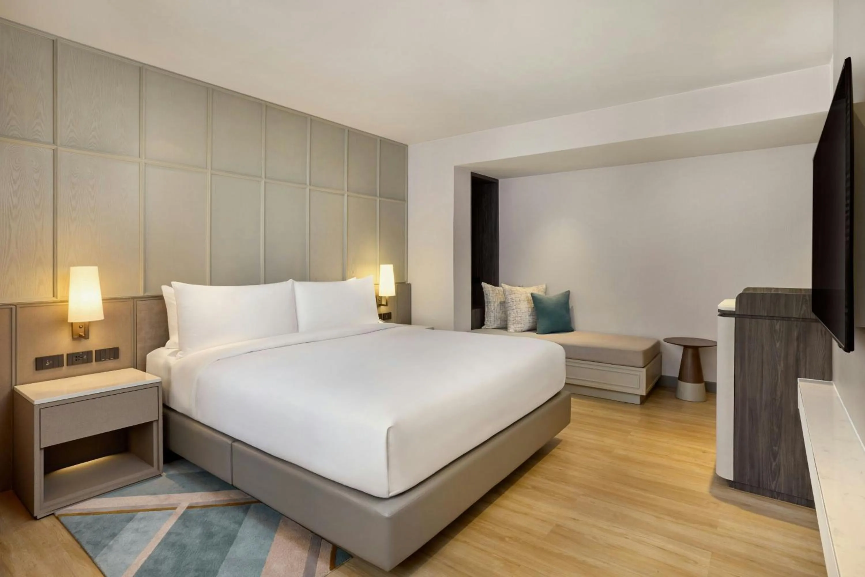 Photo of the whole room, Bed in Courtyard by Marriott Bangkok Sukhumvit 20
