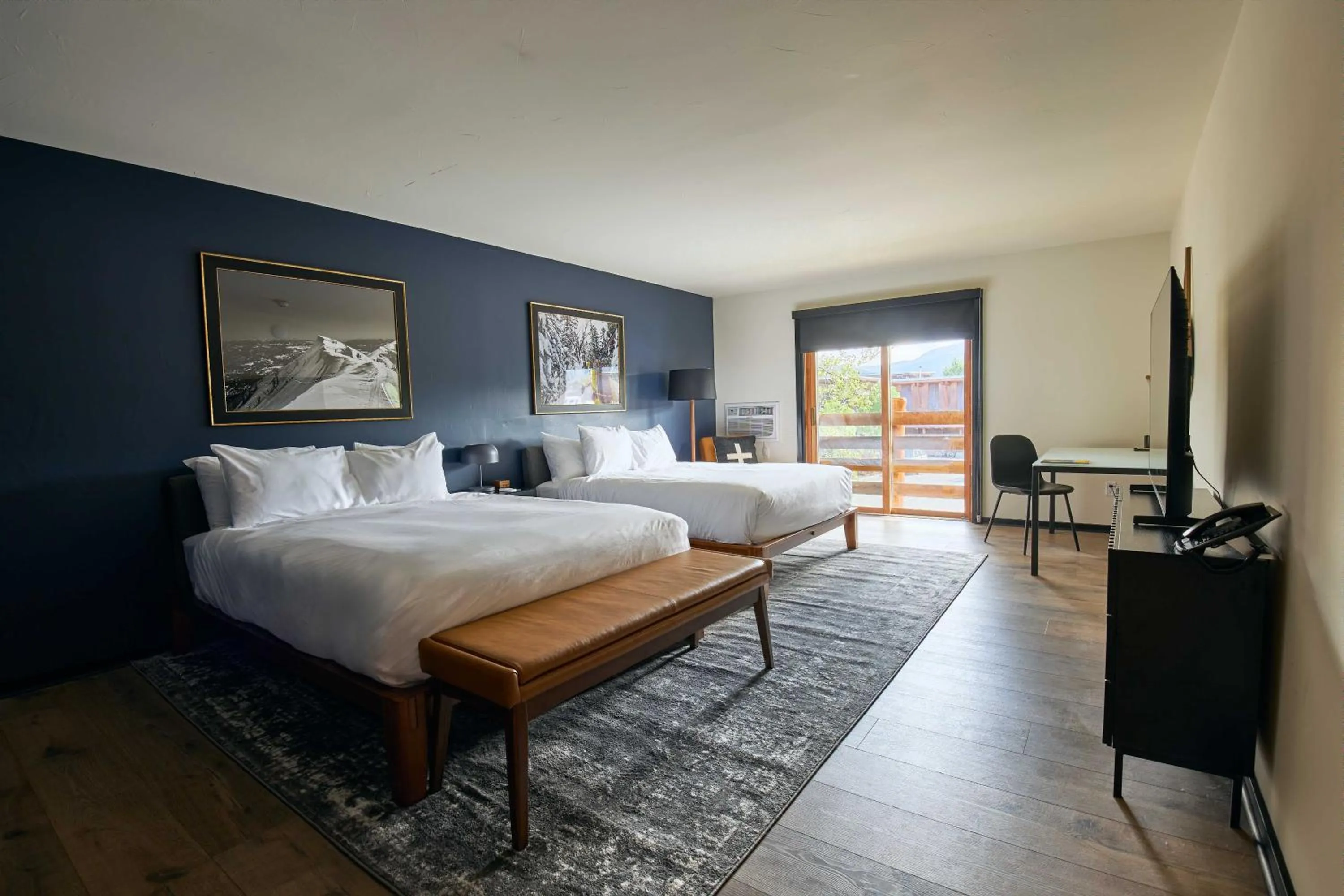 Photo of the whole room, Bed in Gravity Haus Big Sky