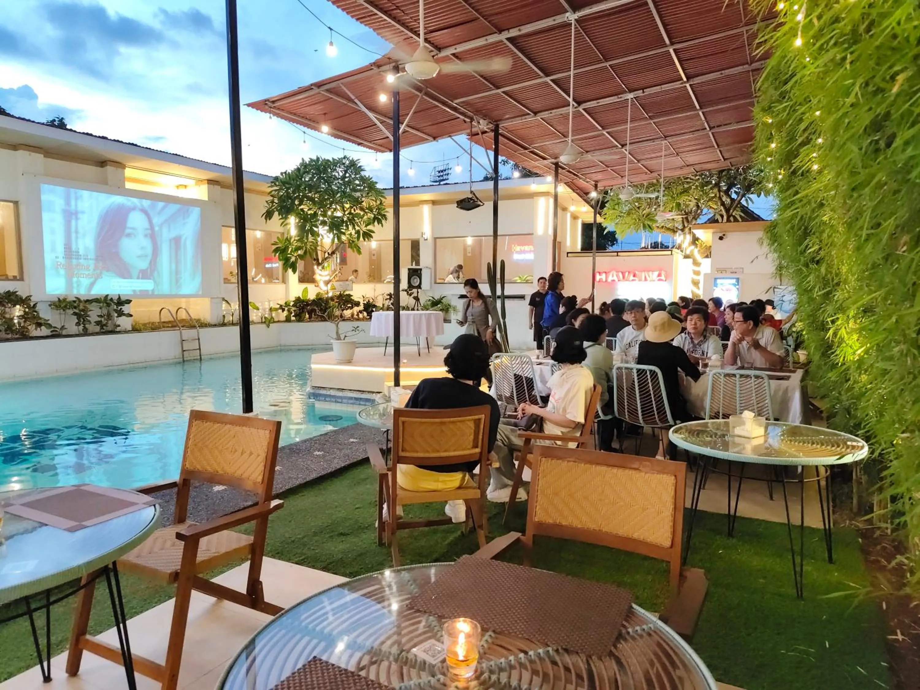 Restaurant/places to eat in Private Pool Villas Kuta Bali