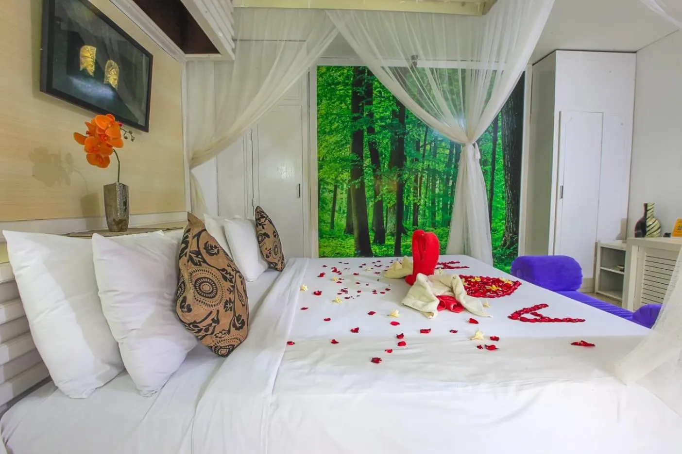 Bed in Private Pool Villas Kuta Bali