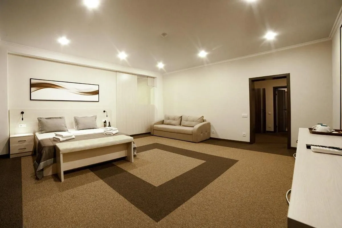 Photo of the whole room, Bed in Meridian