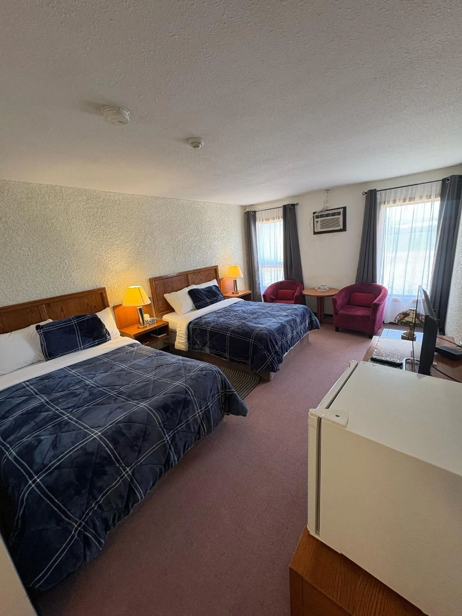 TV and multimedia, Bed in Maple Creek Motor Inn