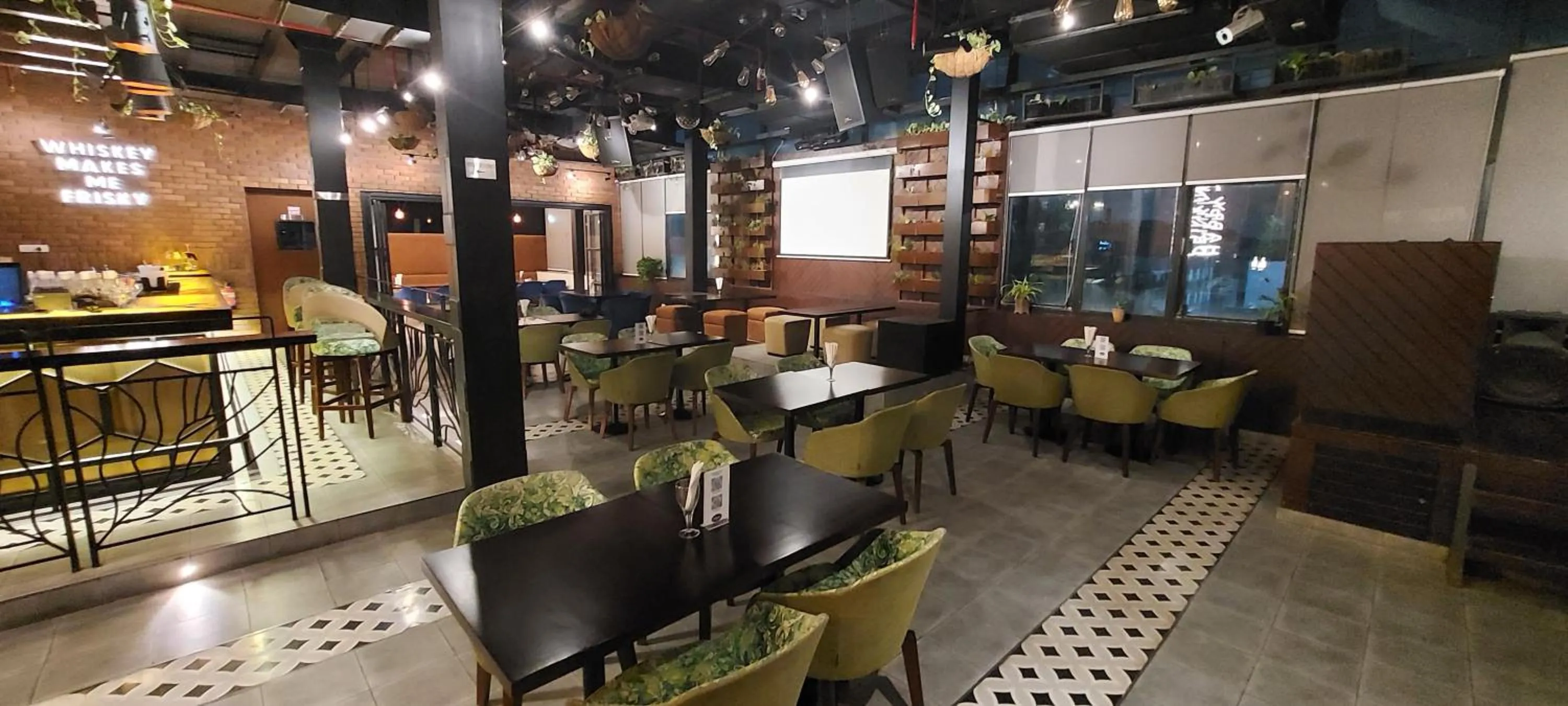 Restaurant/places to eat in Hotel Kings Corner