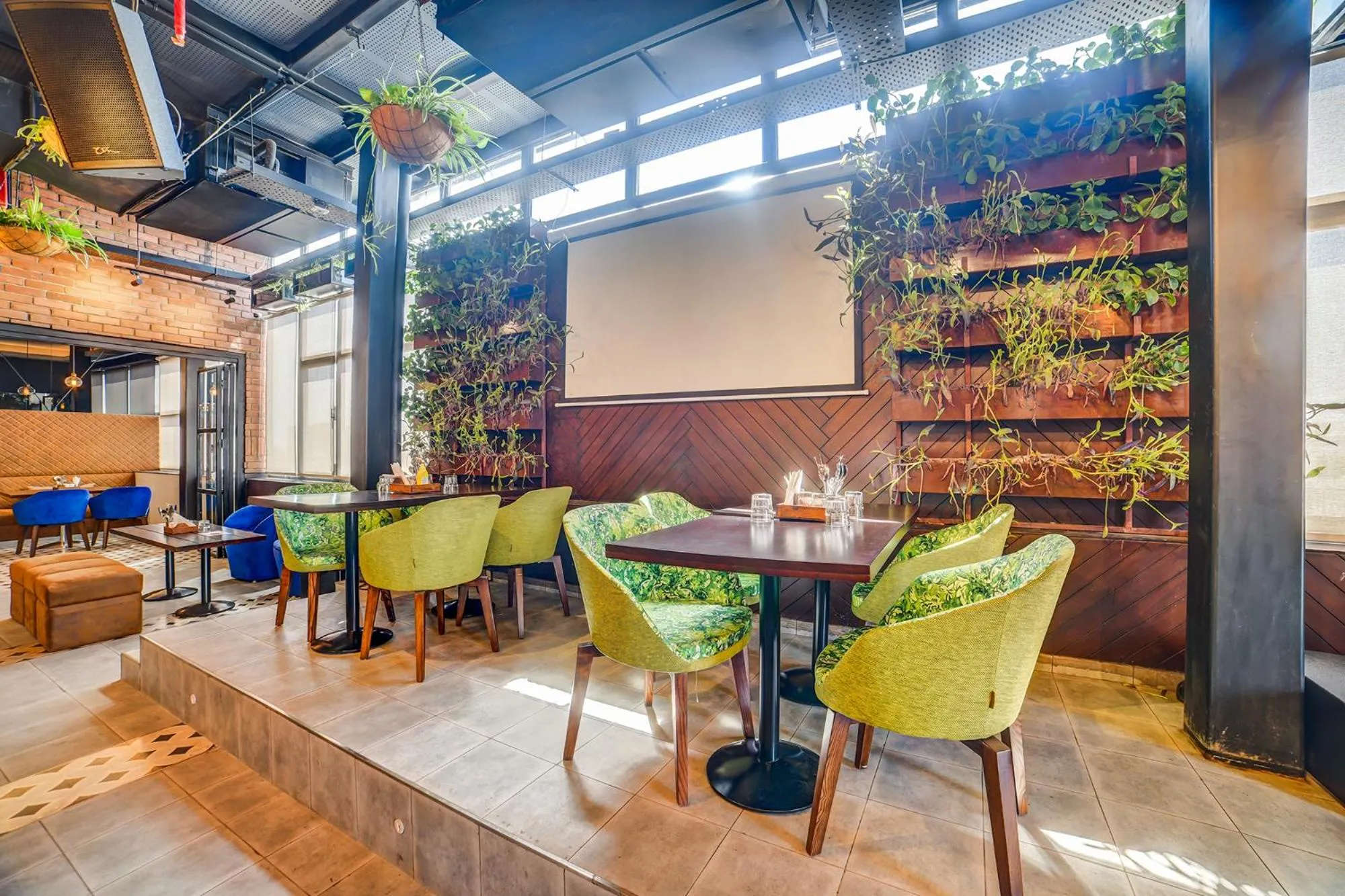 Restaurant/places to eat in Hotel Kings Corner