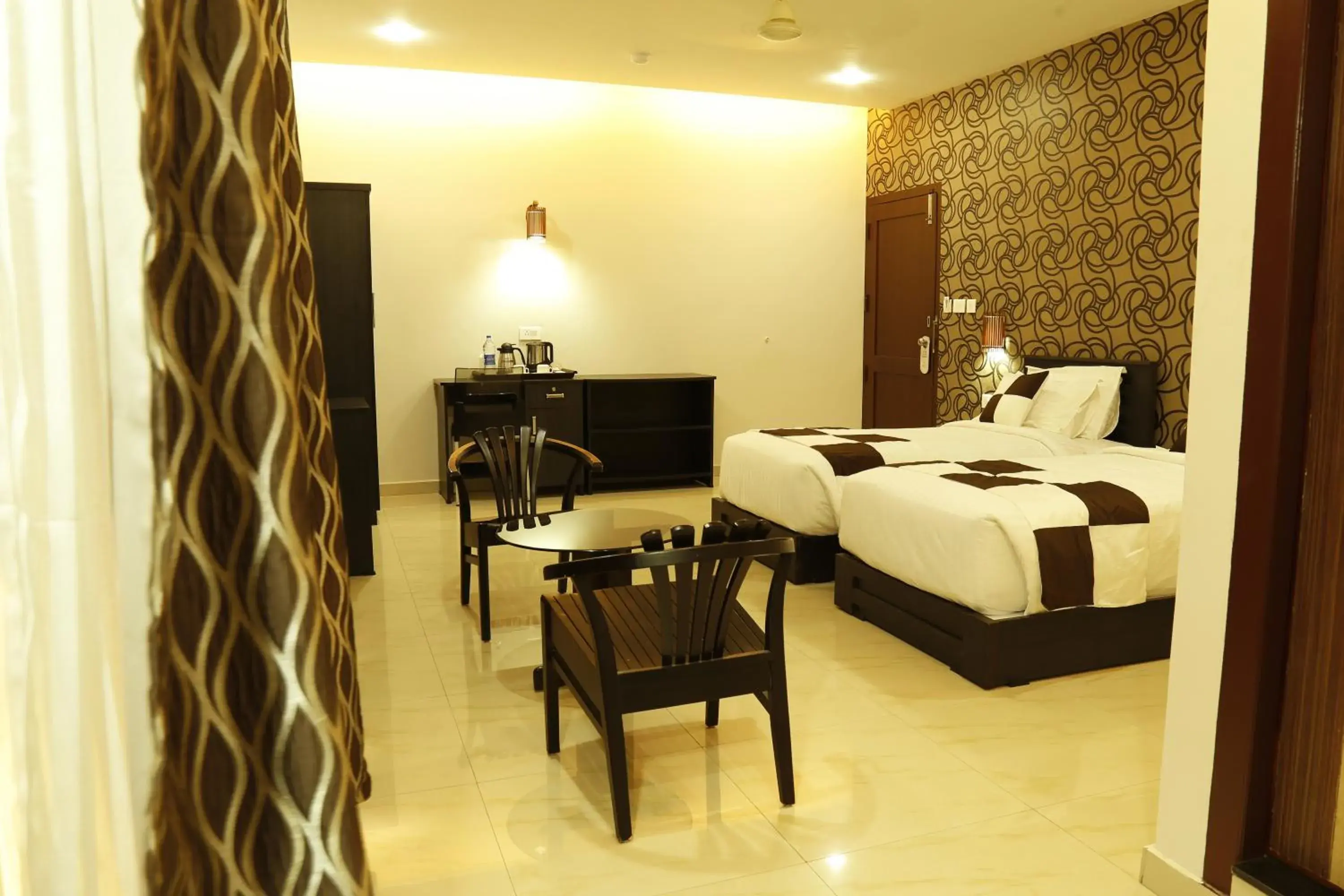 Deluxe Room (2 Adults + 1 Child) - single occupancy in Rydges Inn Deluxe Room (2 Adults + 1 Child) - single occupancy in Rydges Inn