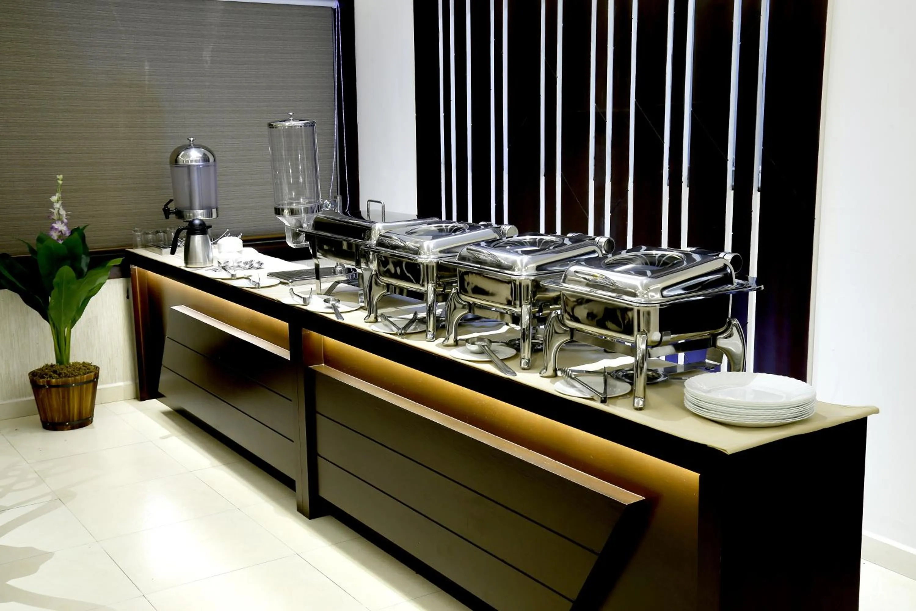 Restaurant/places to eat in Rydges Inn