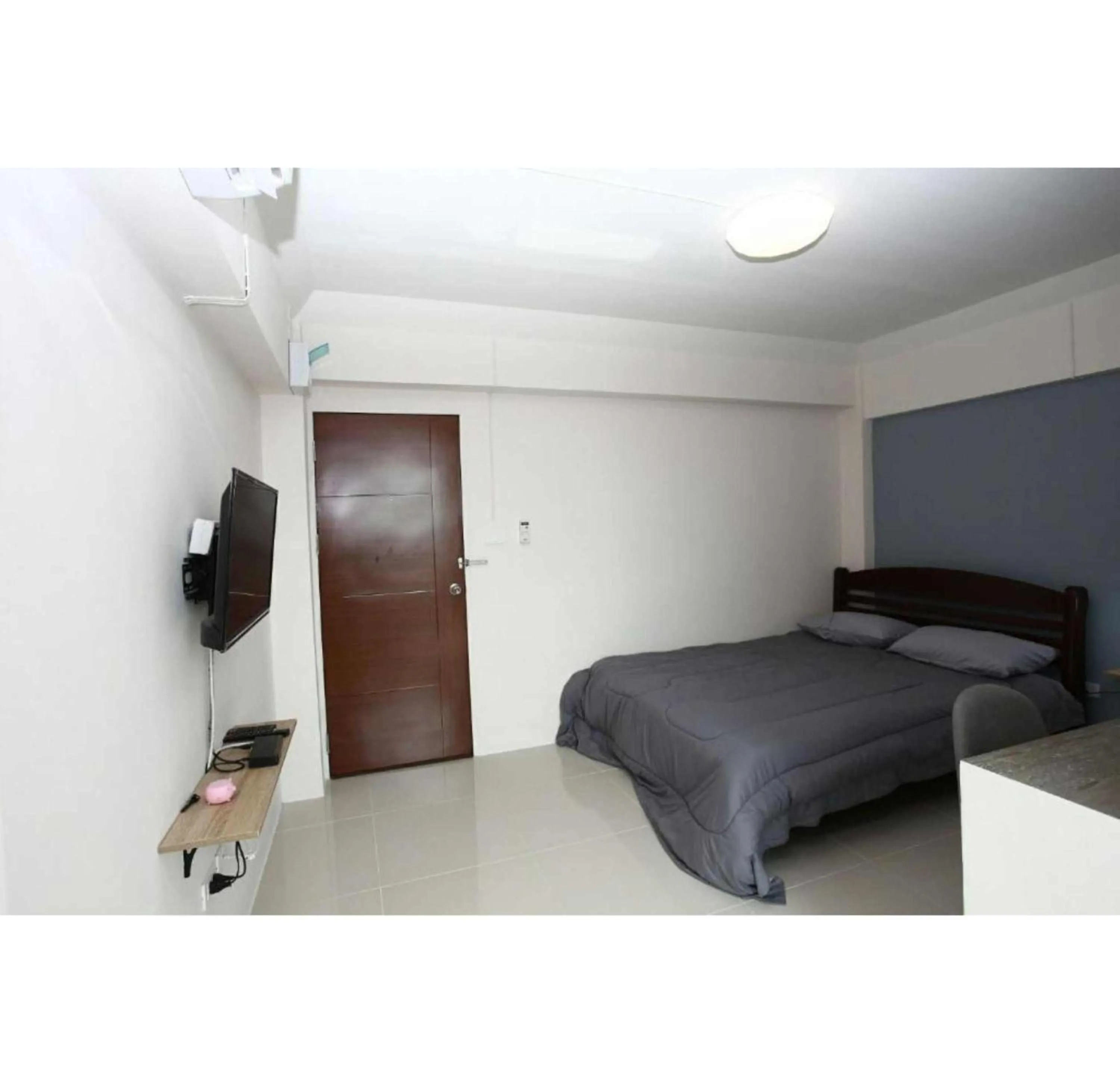 Bedroom, Bed in RQ Suvarnabhumi Airport by Collection O